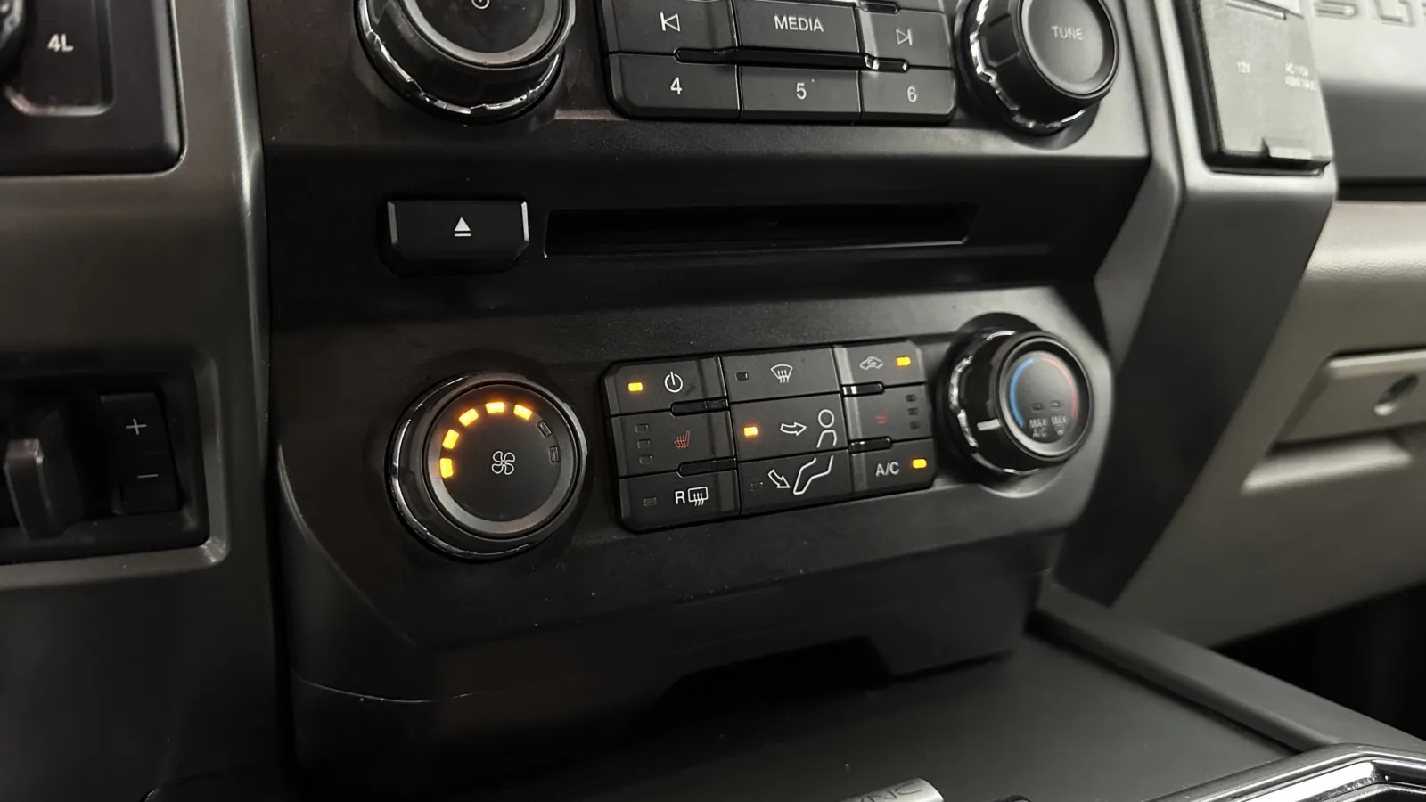 Ford F-250 photo 18
