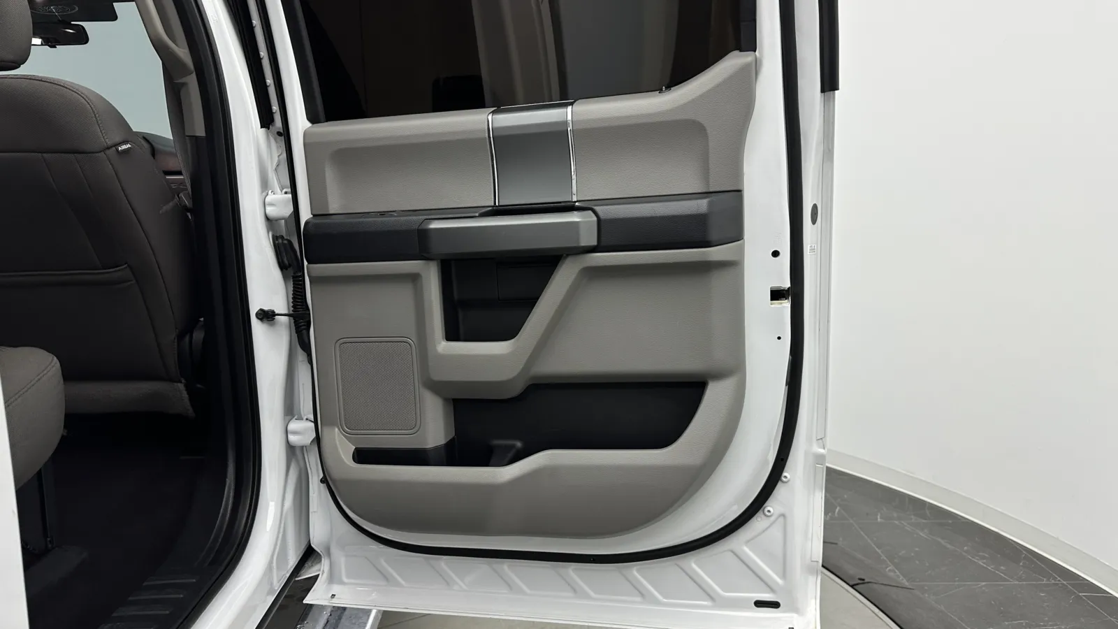 Ford F-250 photo 32