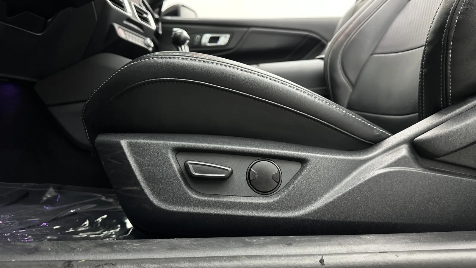 Ford Mustang photo 13