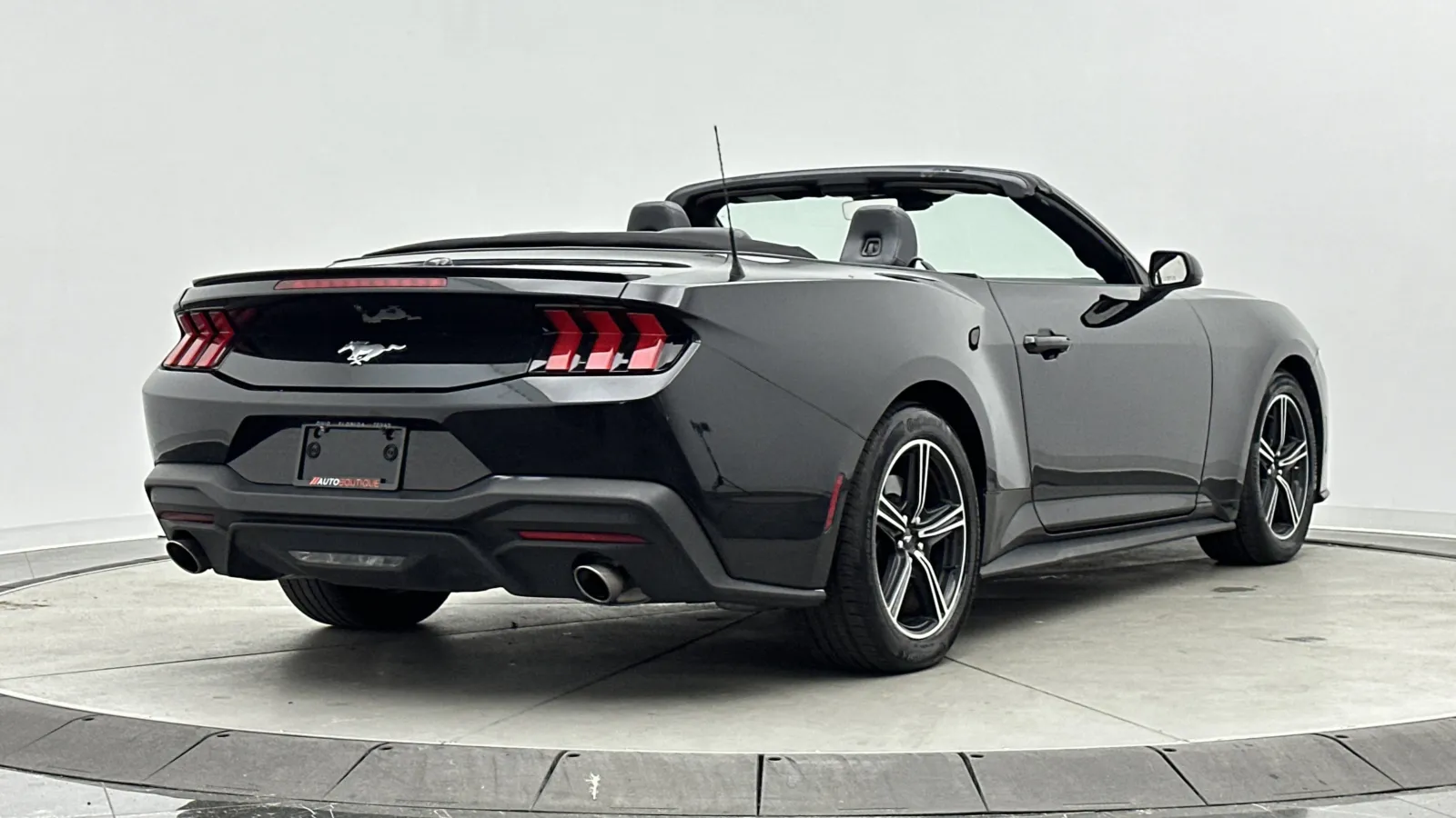 Ford Mustang photo 7