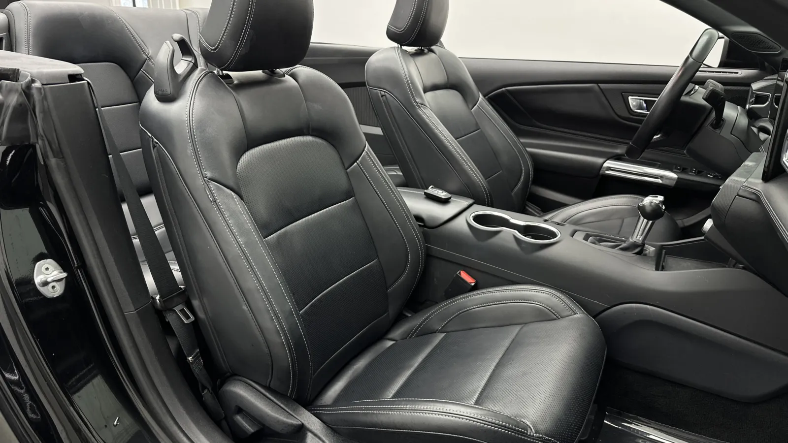 Ford Mustang photo 28