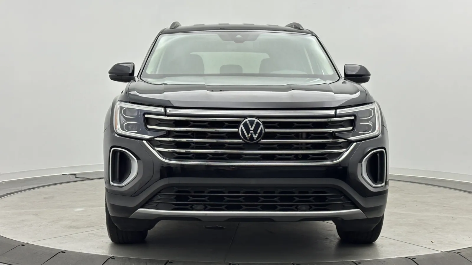 Volkswagen Atlas photo 2