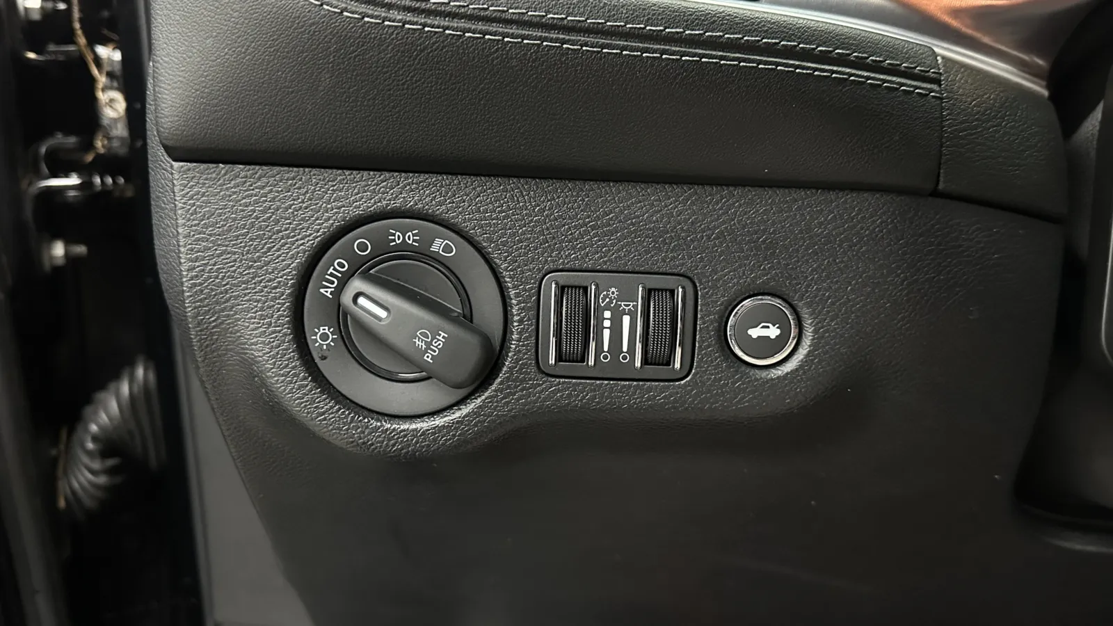 Dodge Challenger photo 17