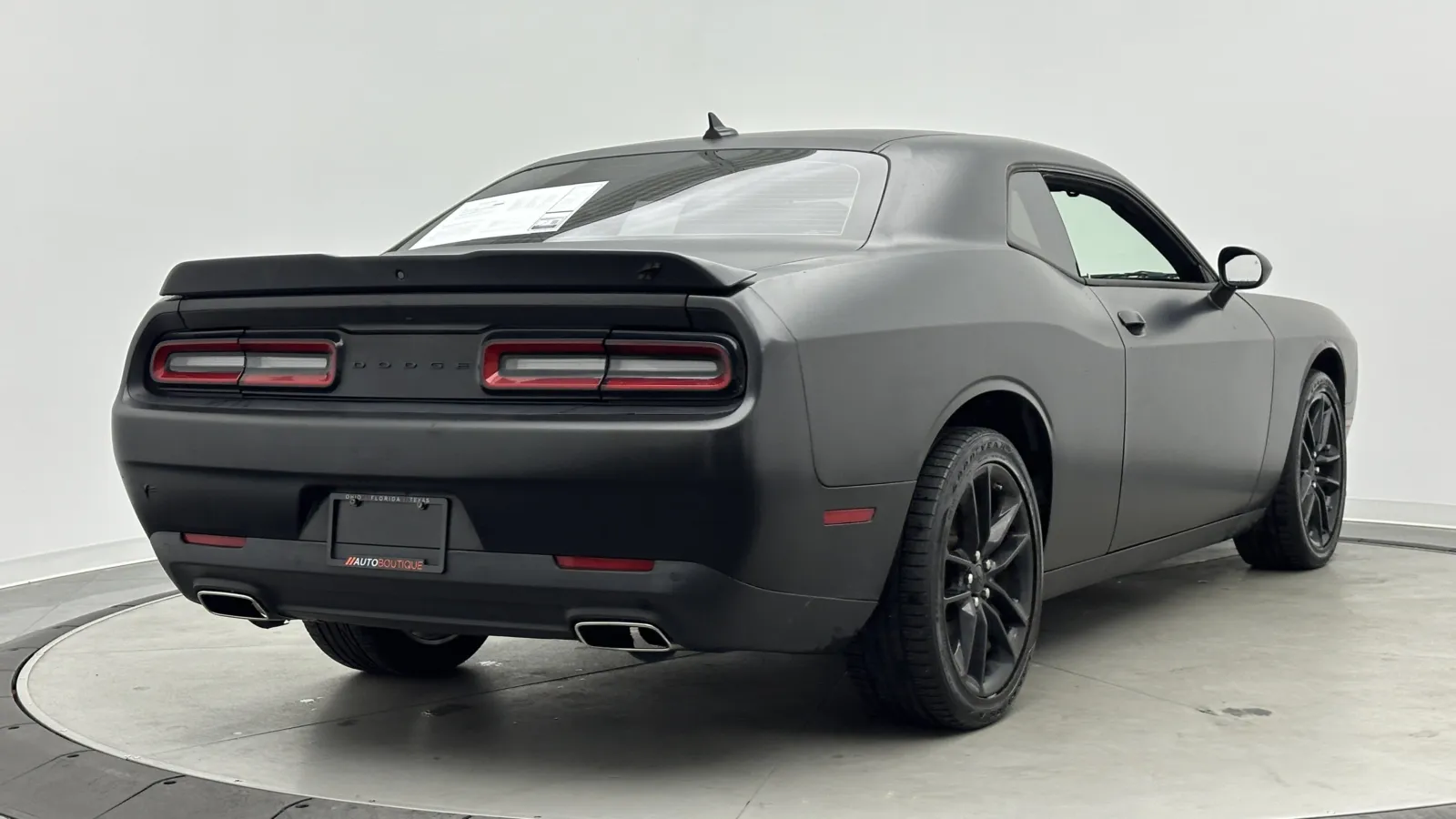 Dodge Challenger photo 7