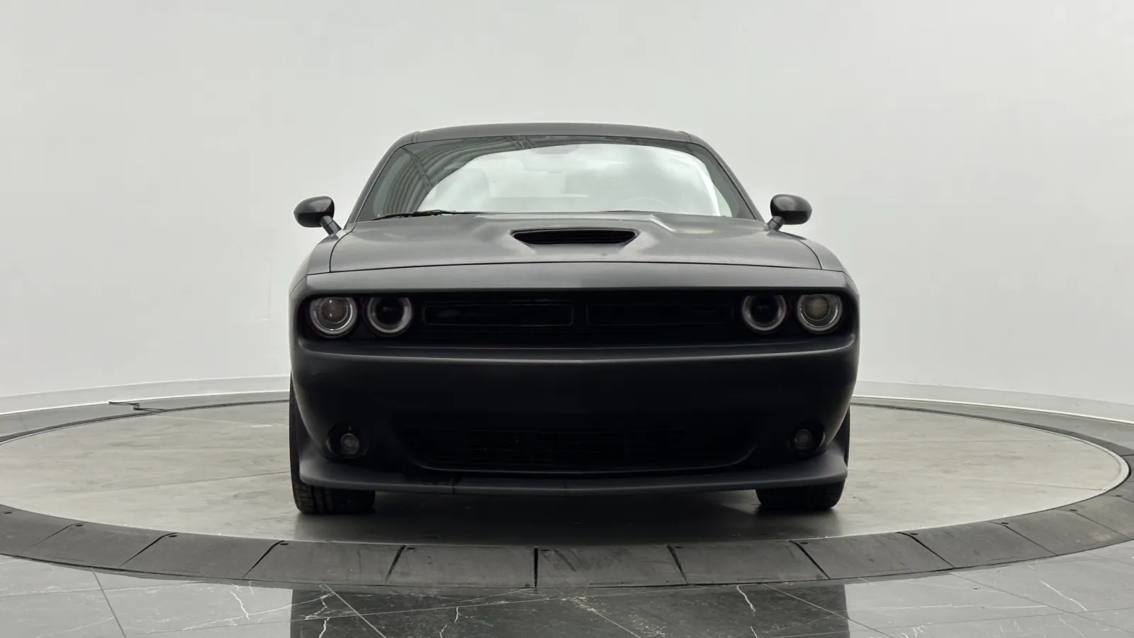 Dodge Challenger photo 2