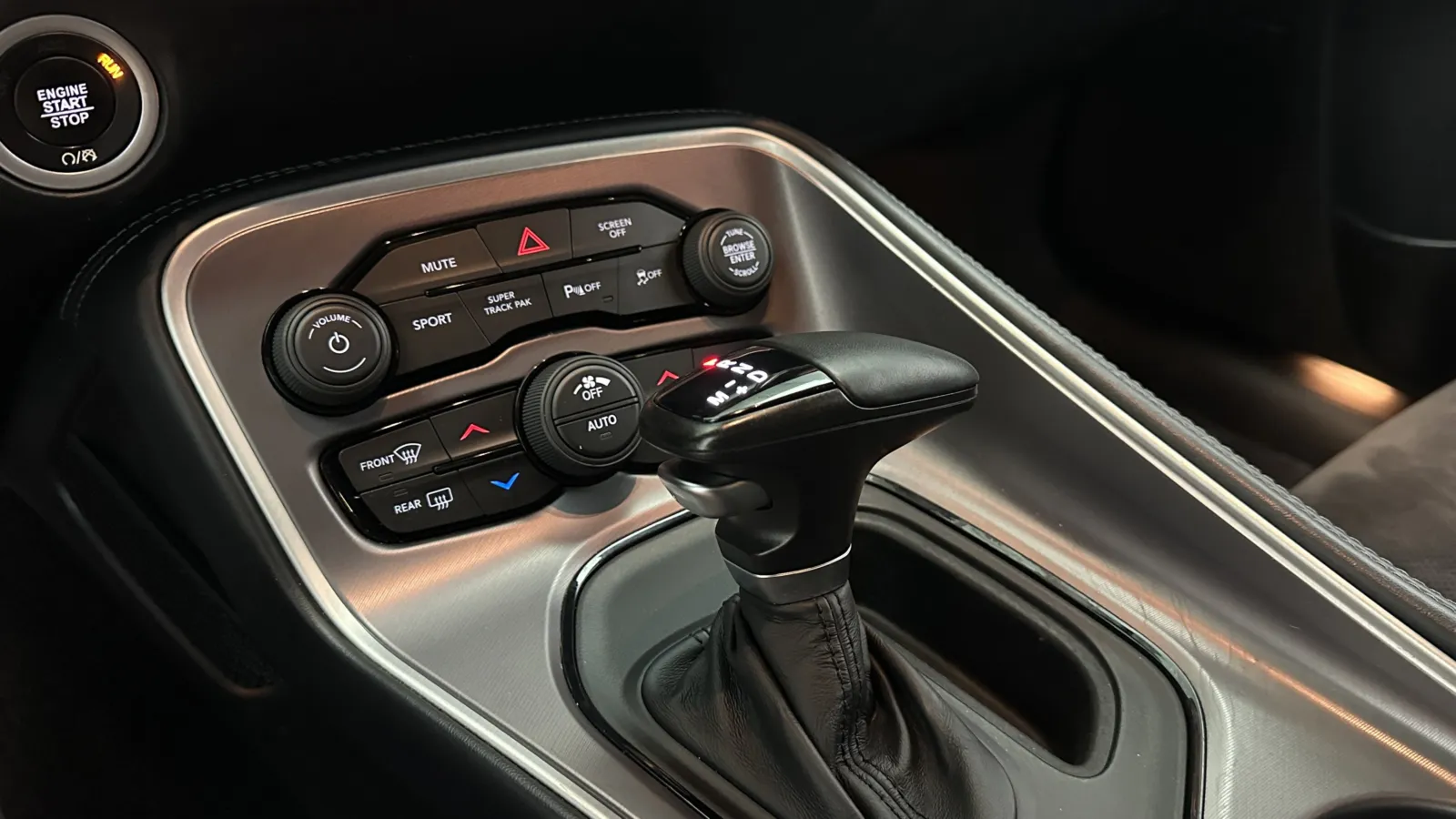Dodge Challenger photo 18
