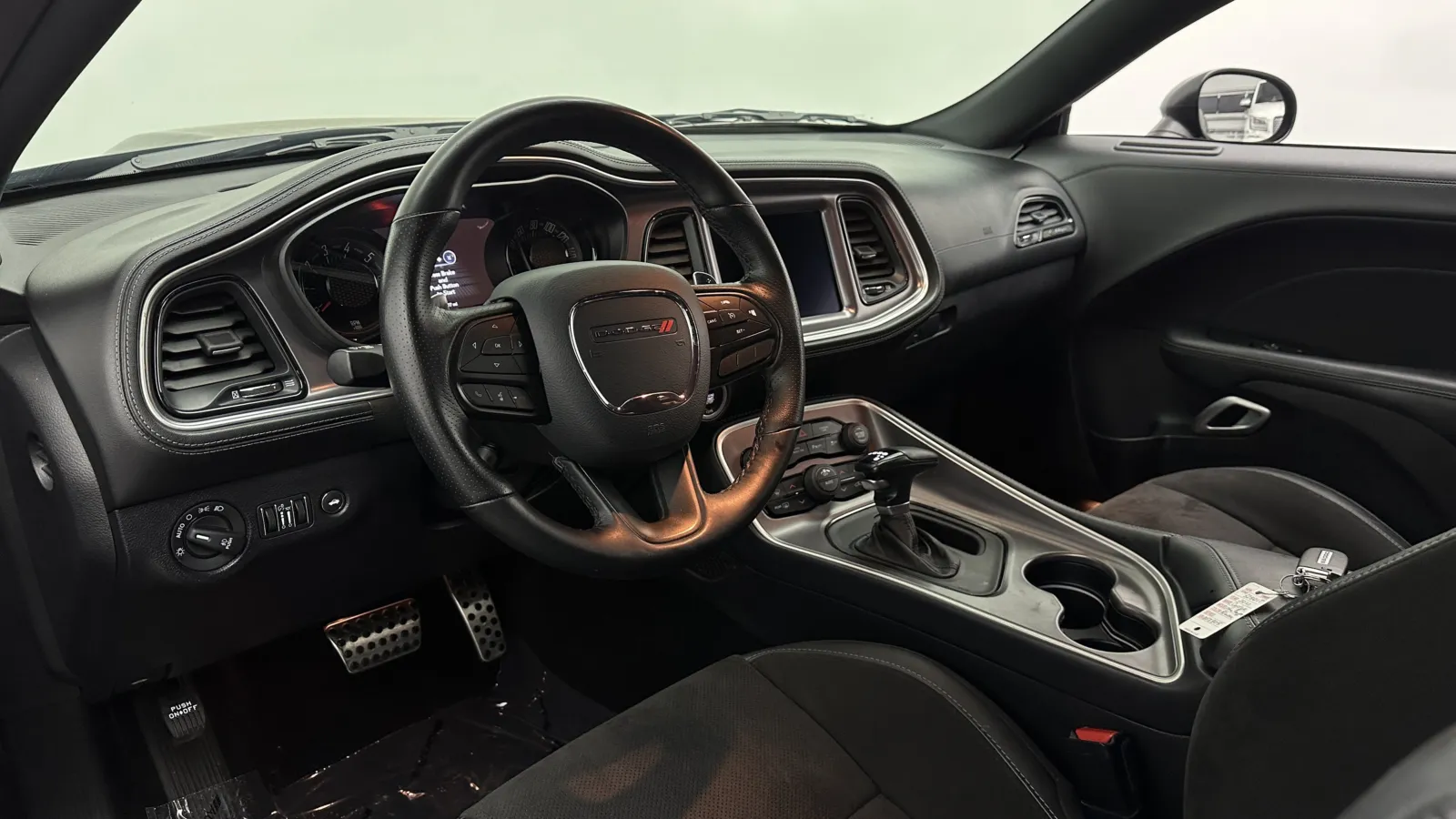 Dodge Challenger photo 10