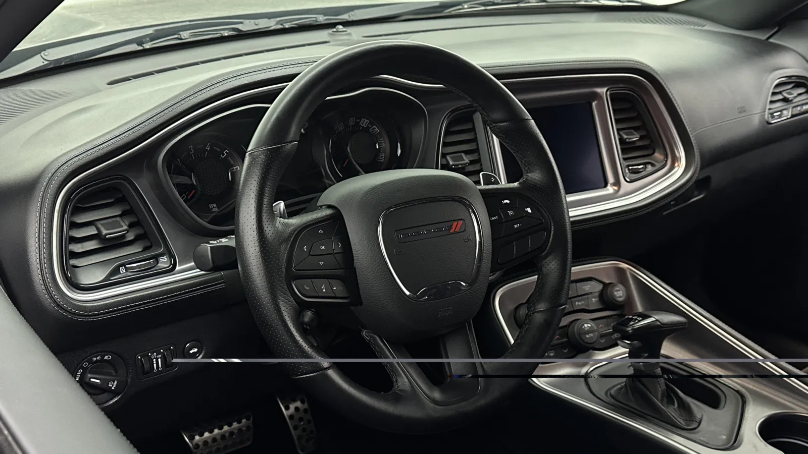 Dodge Challenger photo 8