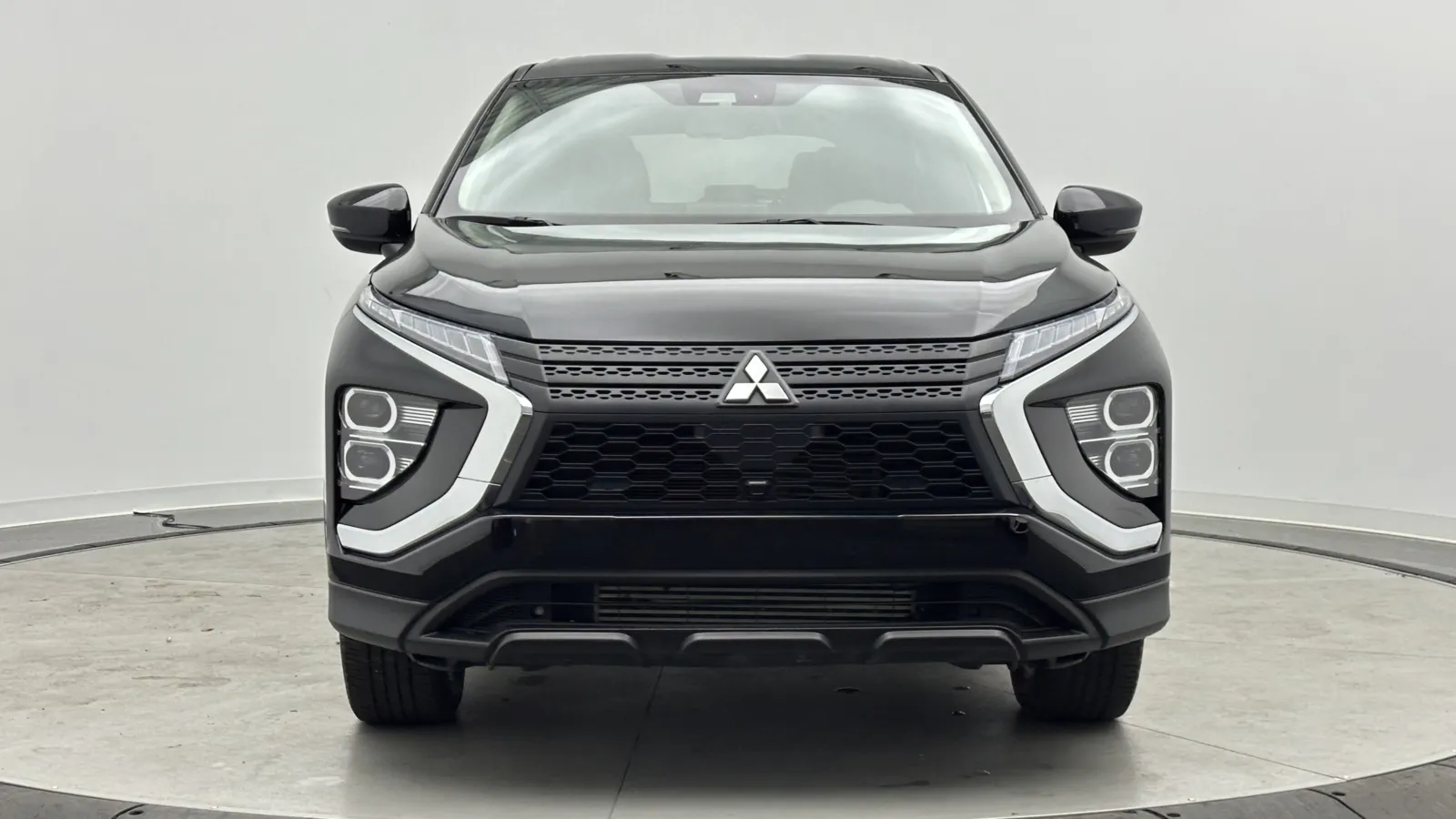Mitsubishi Eclipse Cross photo 2