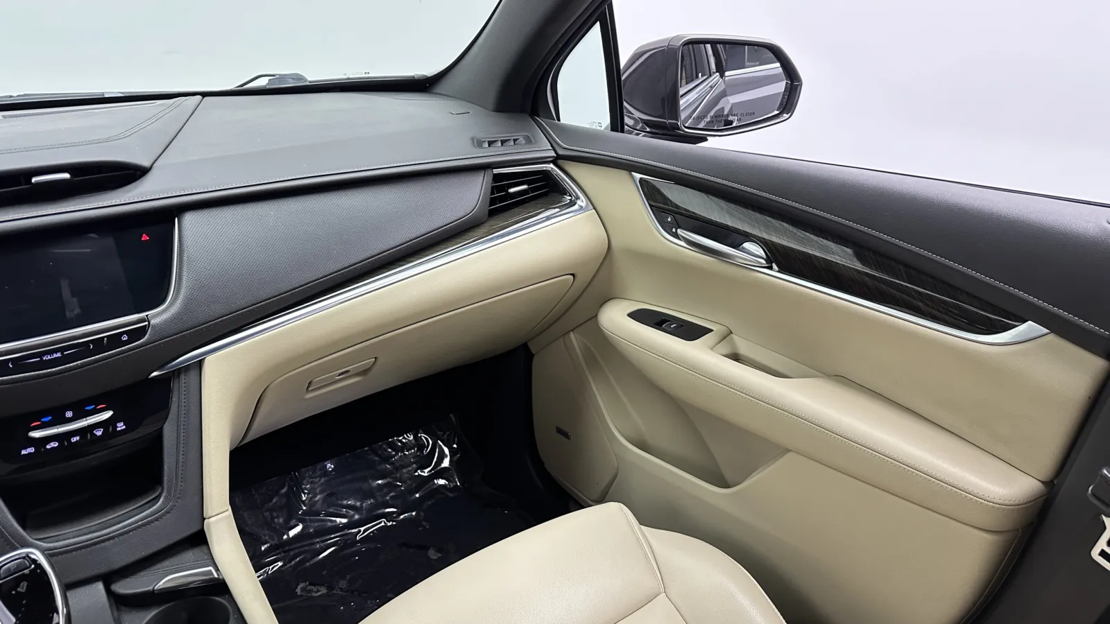 Cadillac XT5 photo 33