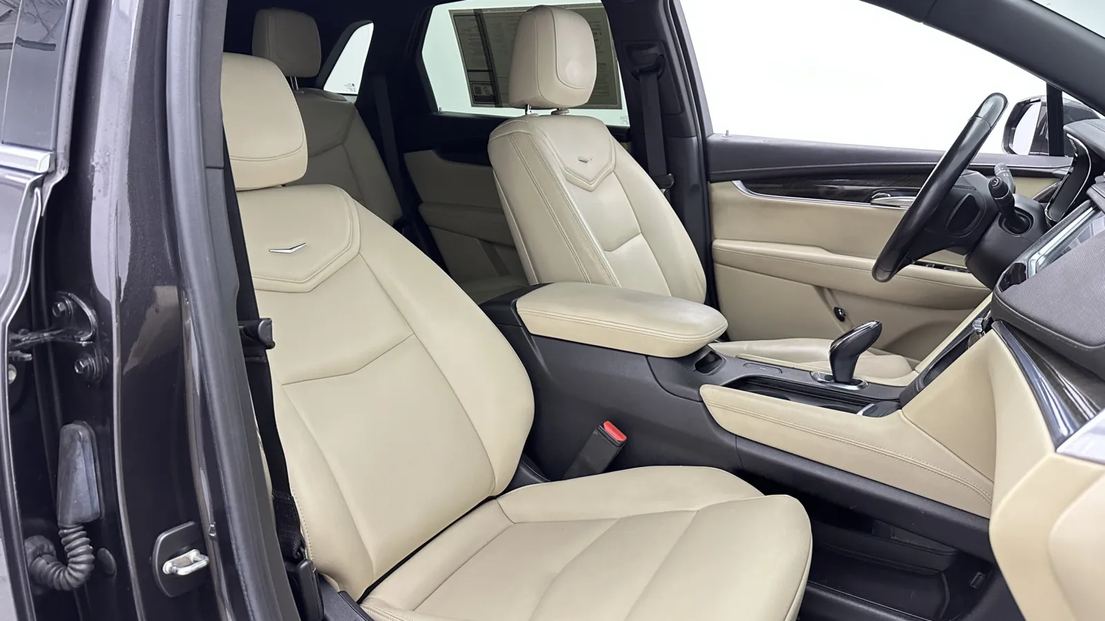 Cadillac XT5 photo 38