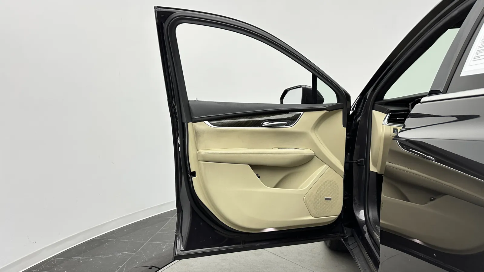 Cadillac XT5 photo 11