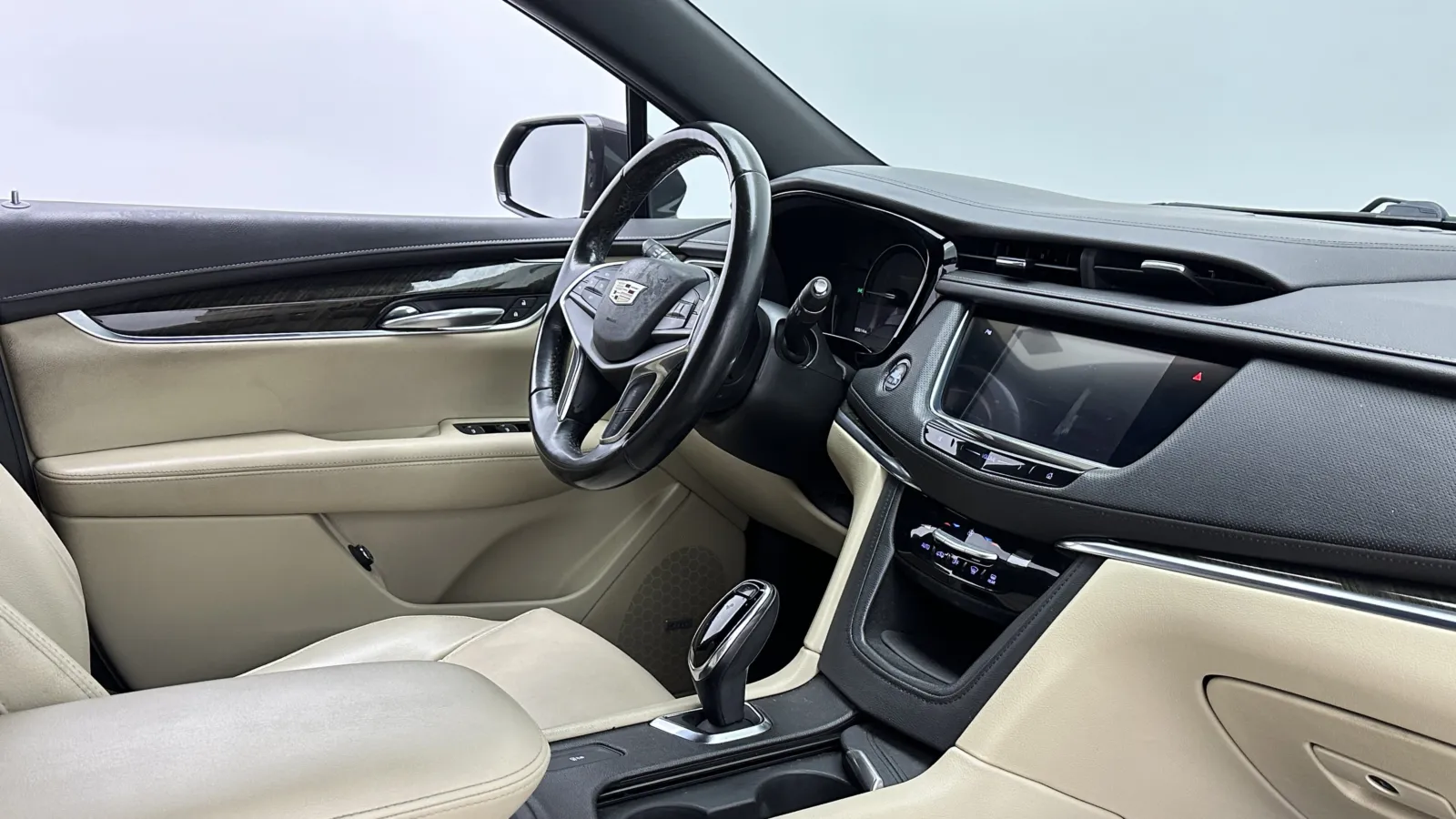 Cadillac XT5 photo 35