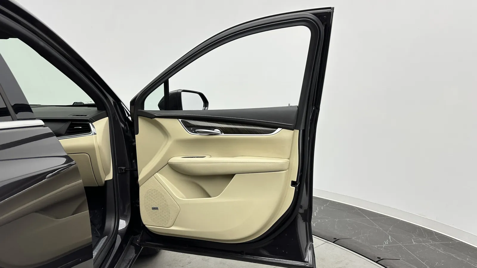Cadillac XT5 photo 34
