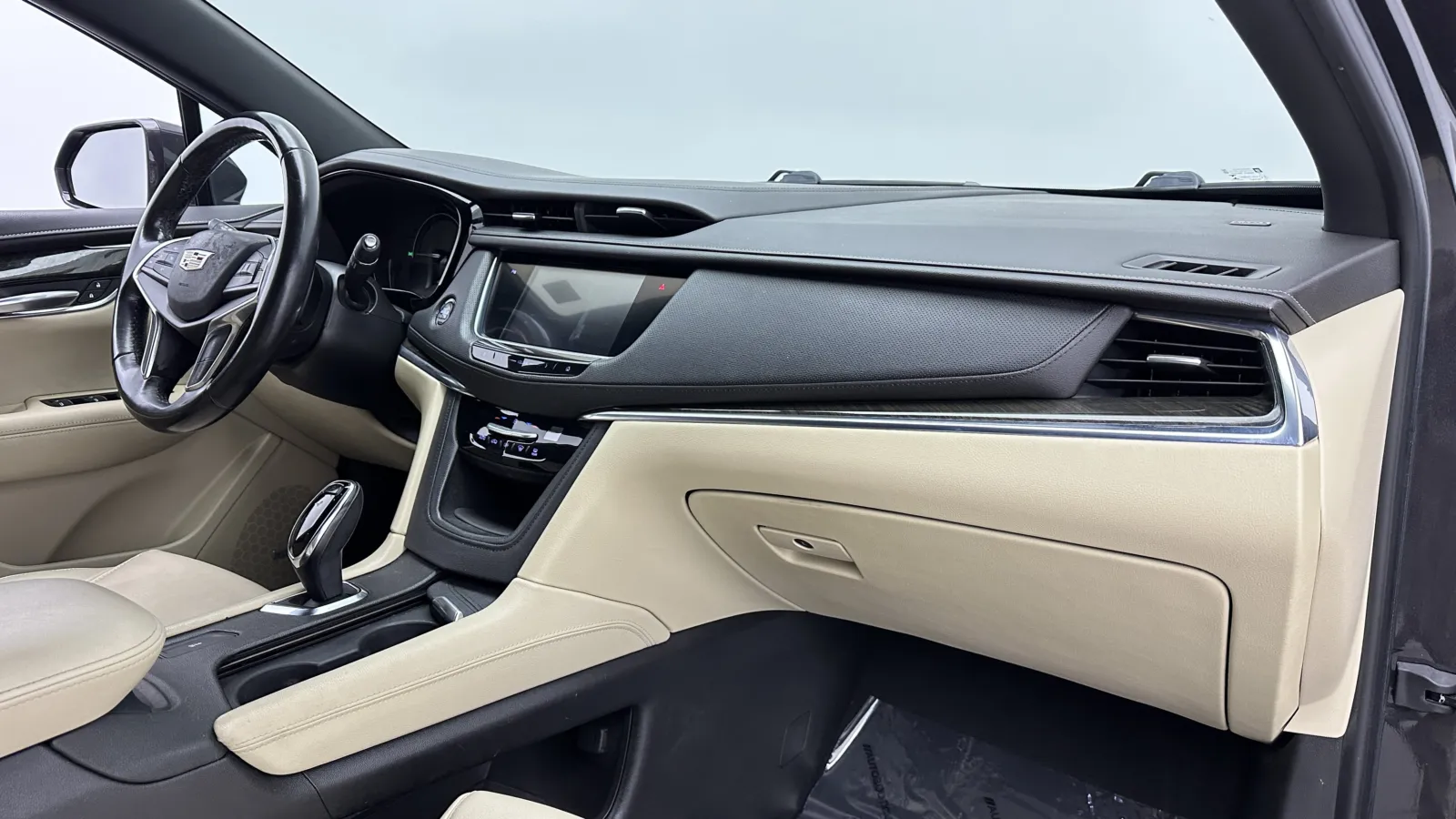 Cadillac XT5 photo 37
