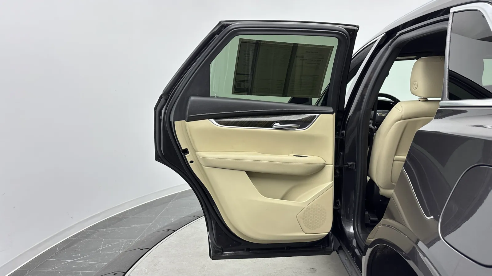 Cadillac XT5 photo 24