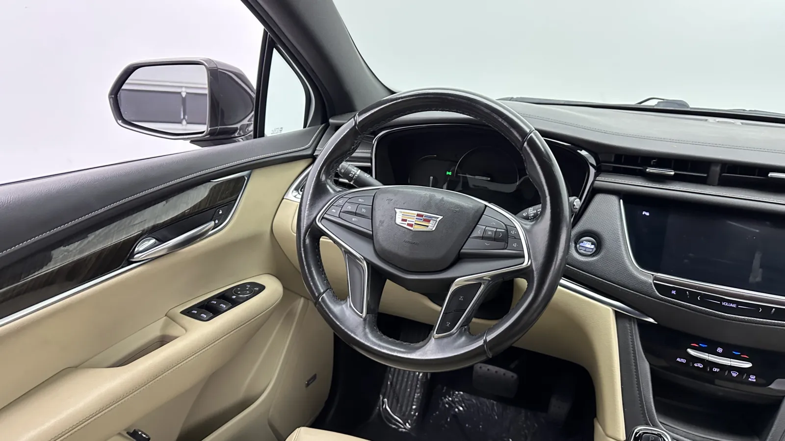 Cadillac XT5 photo 31