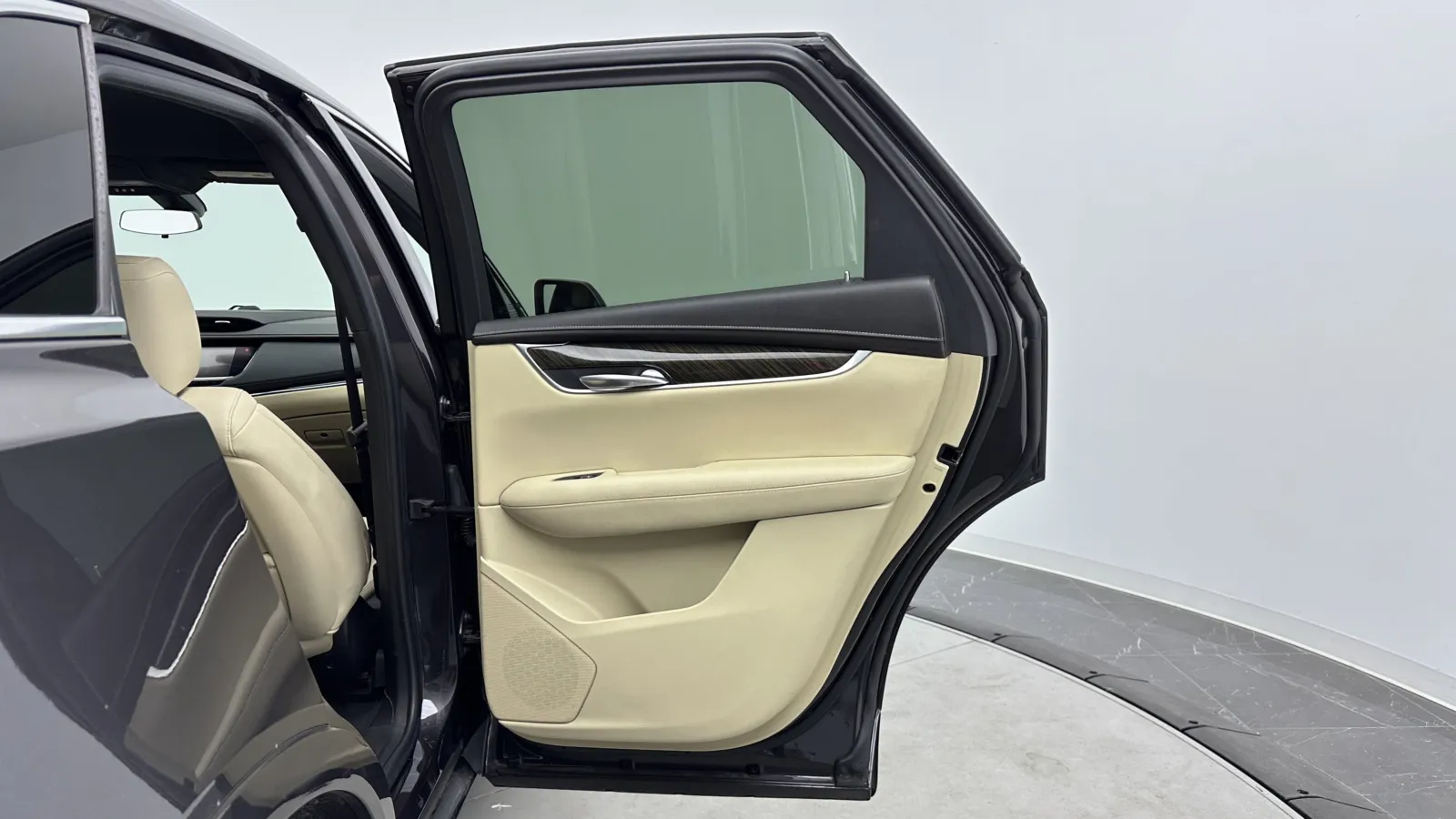 Cadillac XT5 photo 28