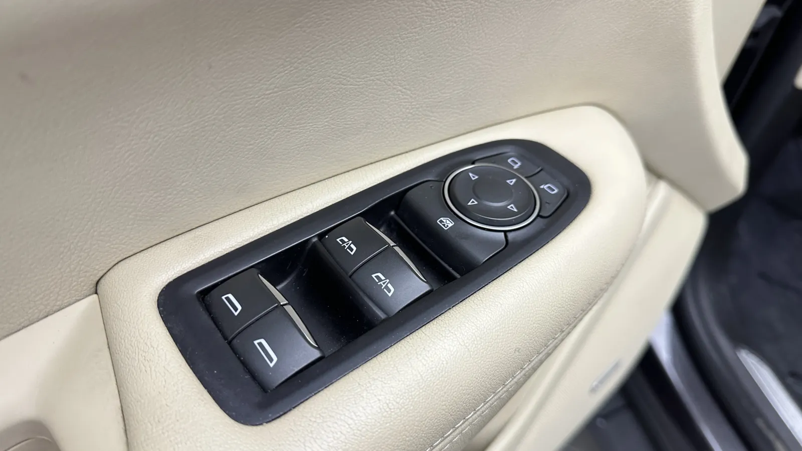 Cadillac XT5 photo 12