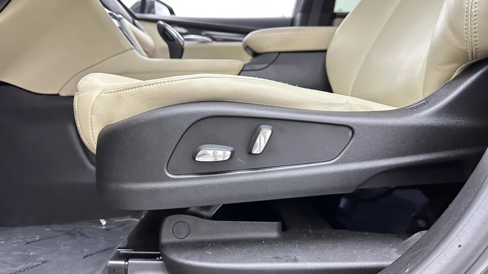 Cadillac XT5 photo 13