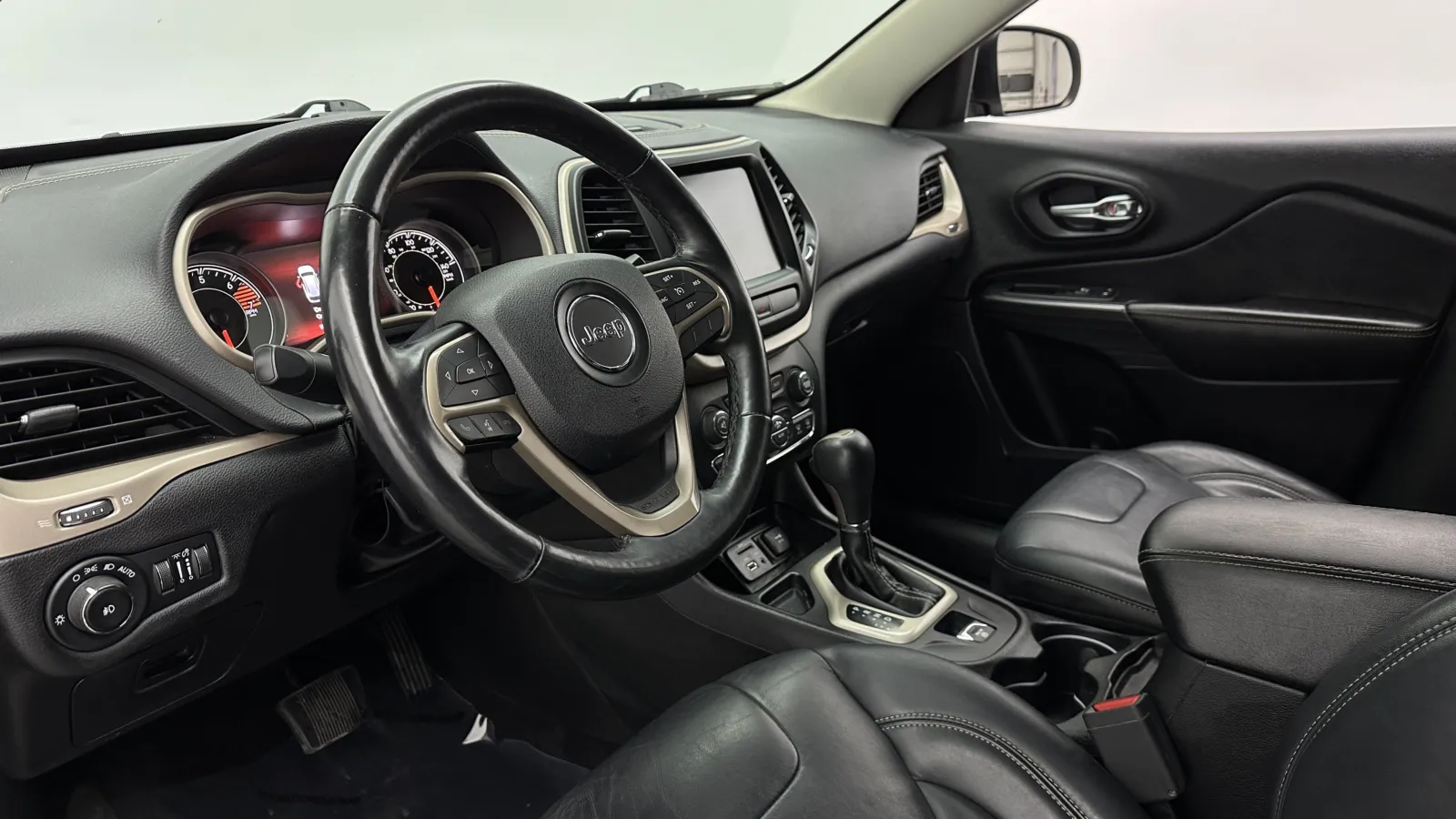 Jeep Cherokee photo 10