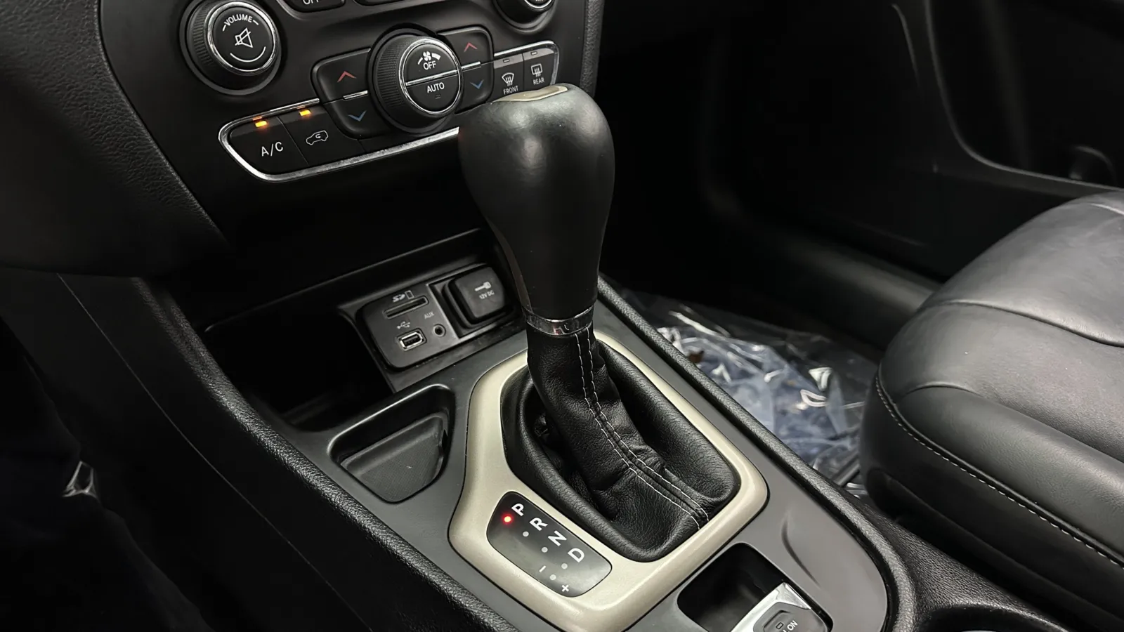 Jeep Cherokee photo 17