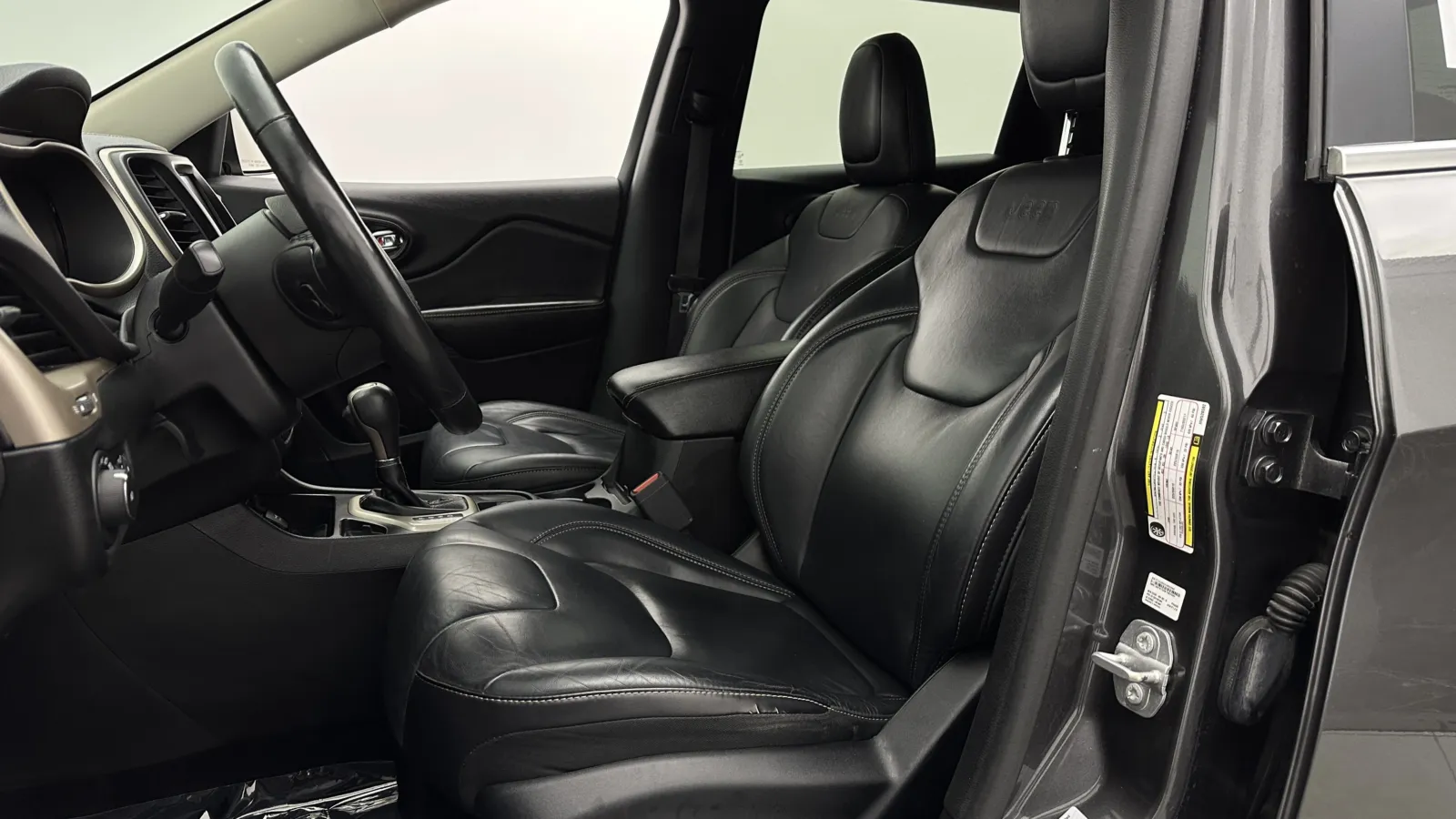Jeep Cherokee photo 15