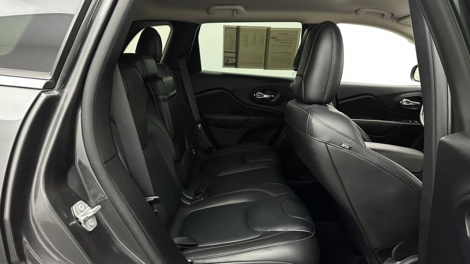 Jeep Cherokee photo 29