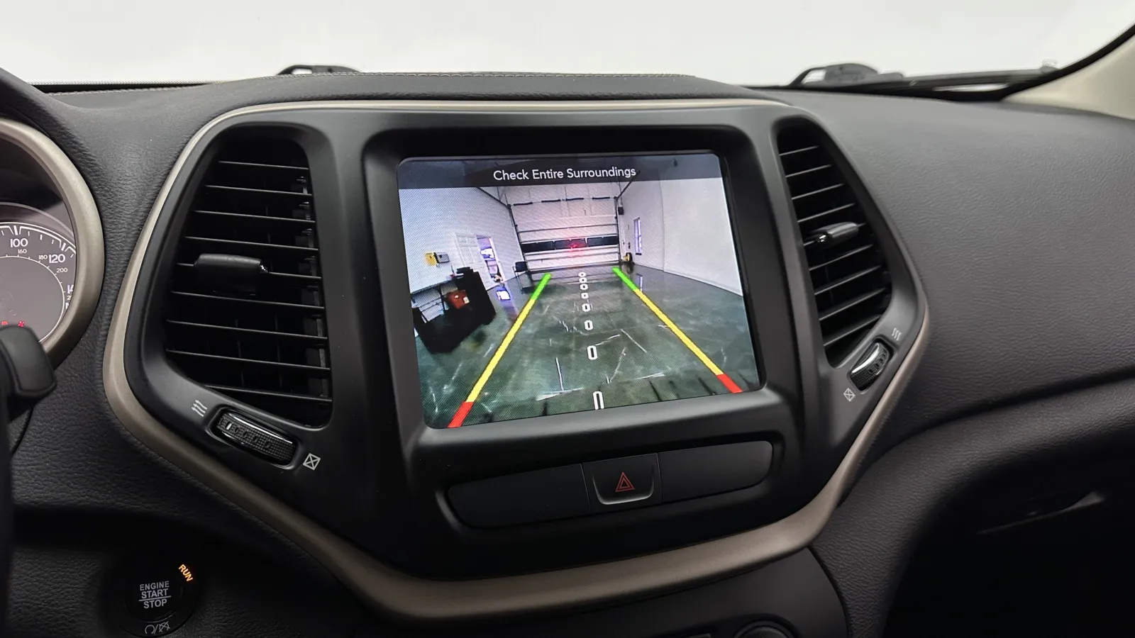 Jeep Cherokee photo 19