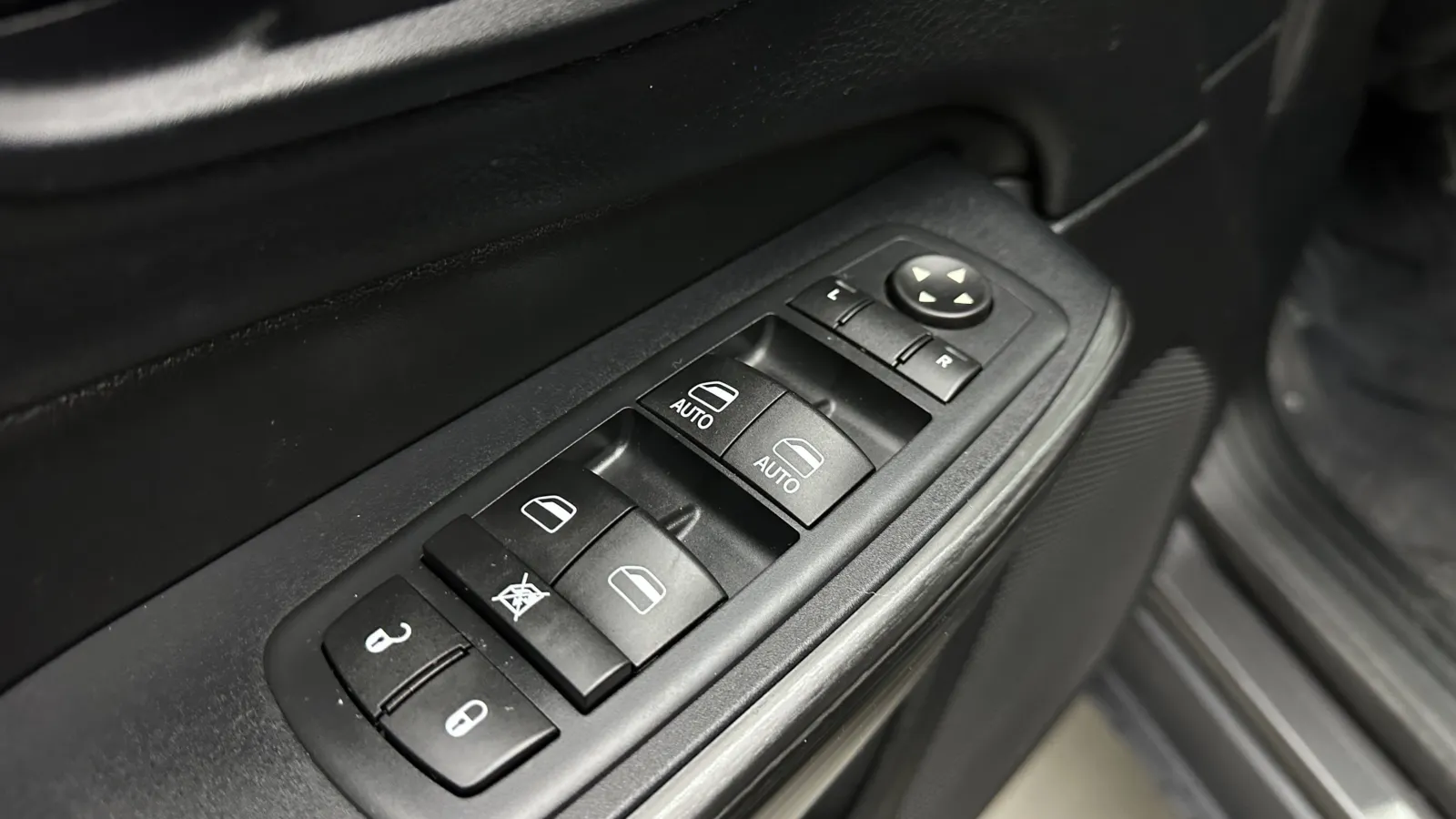 Jeep Cherokee photo 12