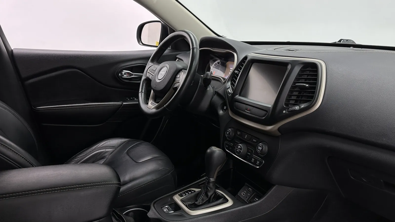 Jeep Cherokee photo 31