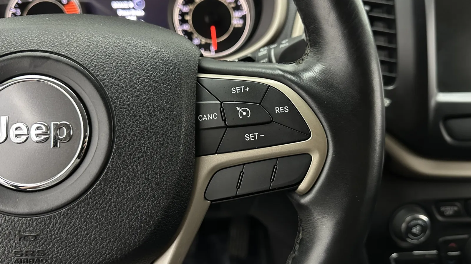 Jeep Cherokee photo 23