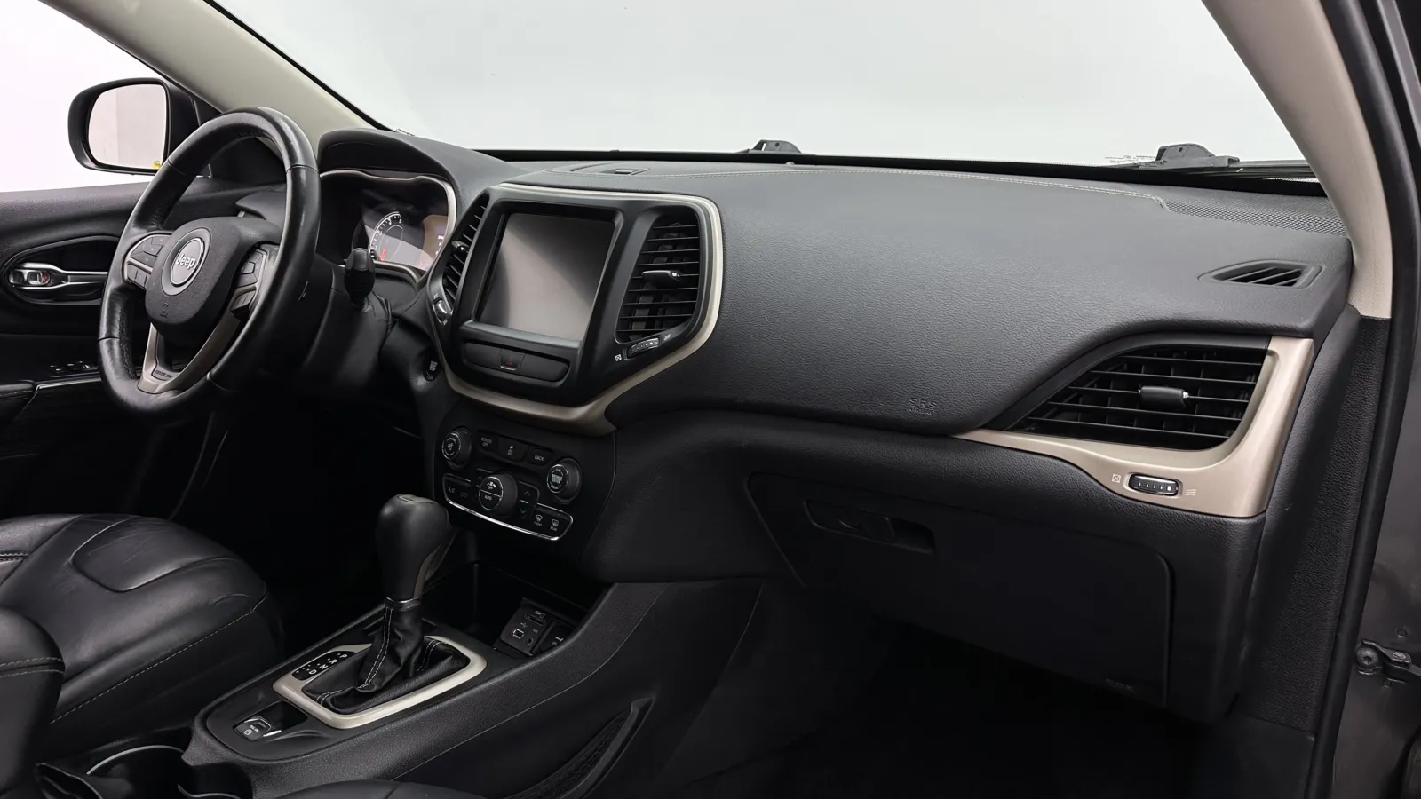 Jeep Cherokee photo 33