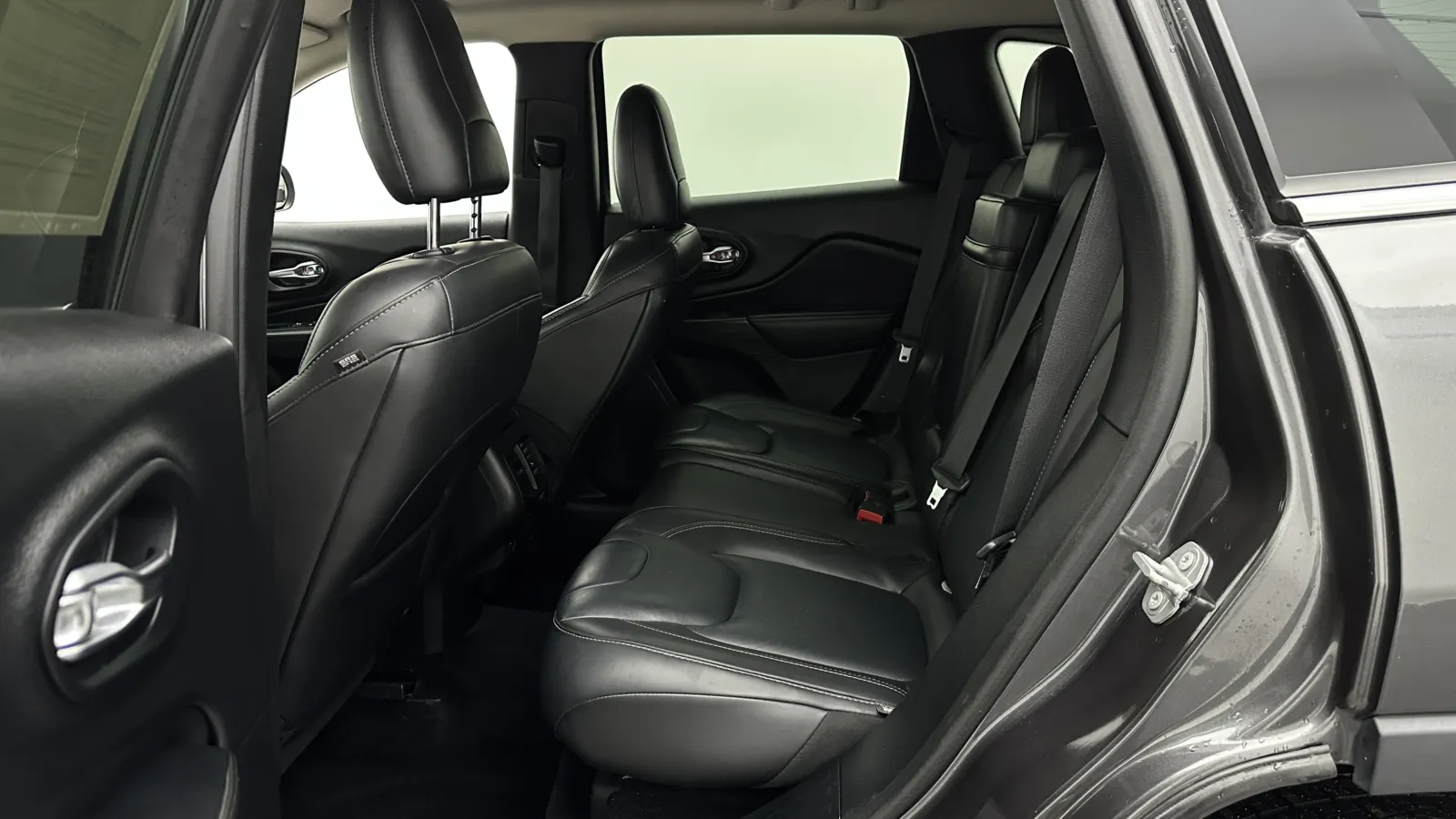 Jeep Cherokee photo 24