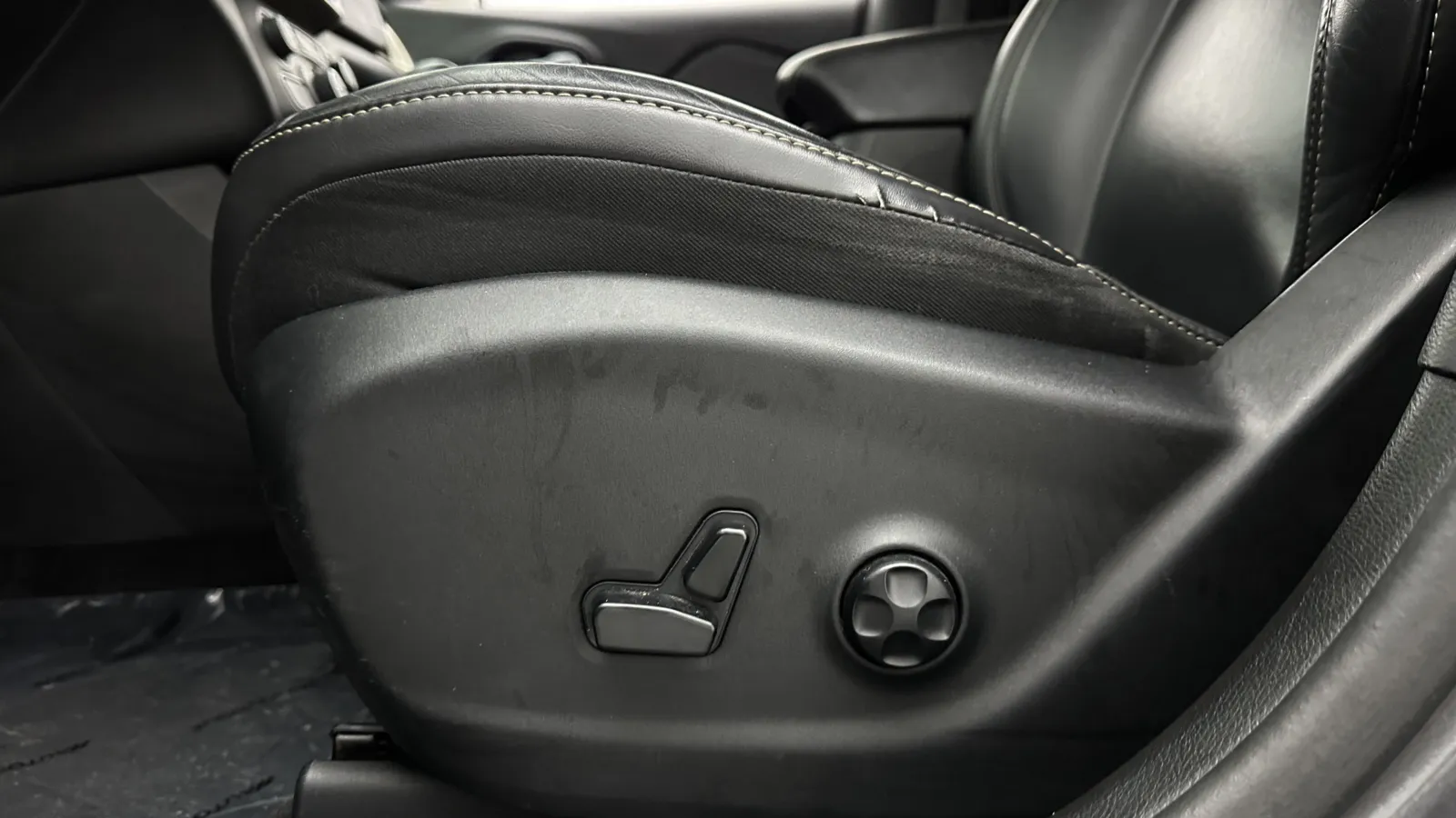 Jeep Cherokee photo 14
