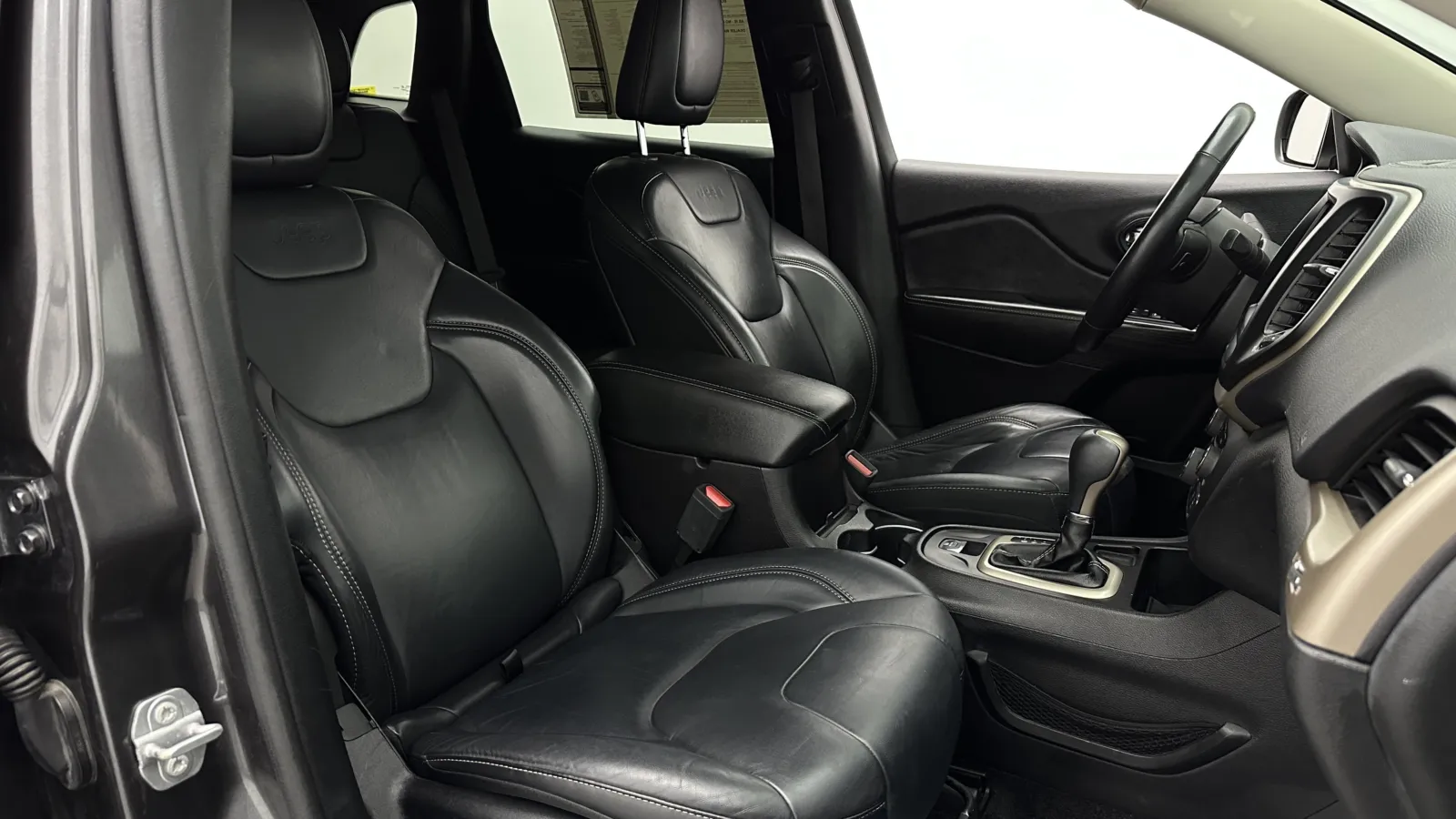 Jeep Cherokee photo 32
