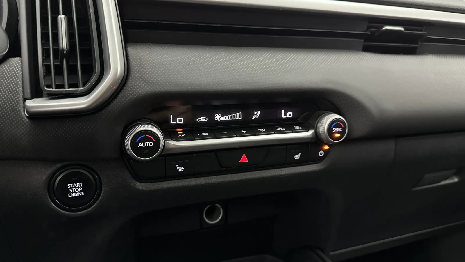 Mazda CX-50 photo 19