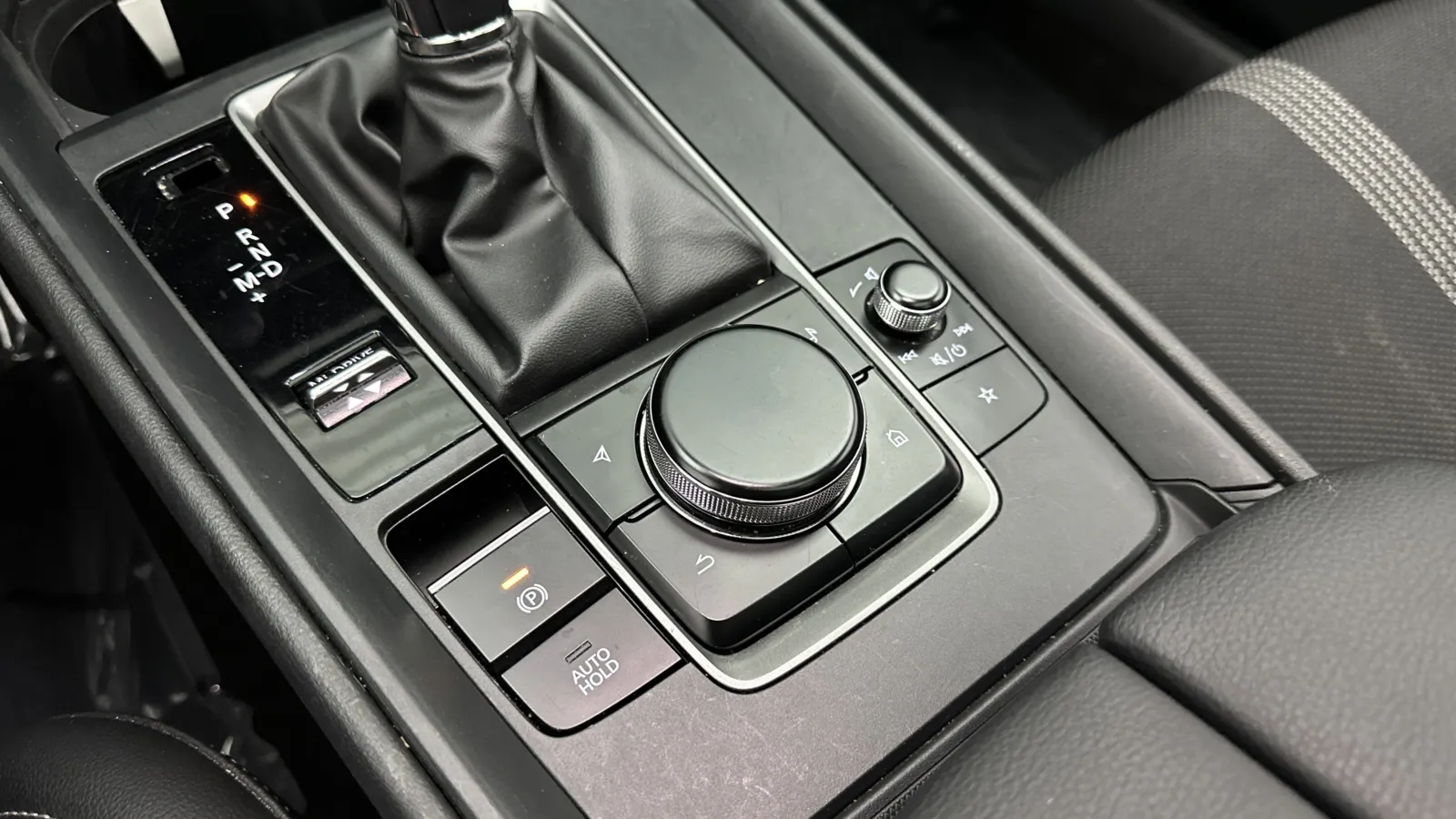 Mazda CX-50 photo 17