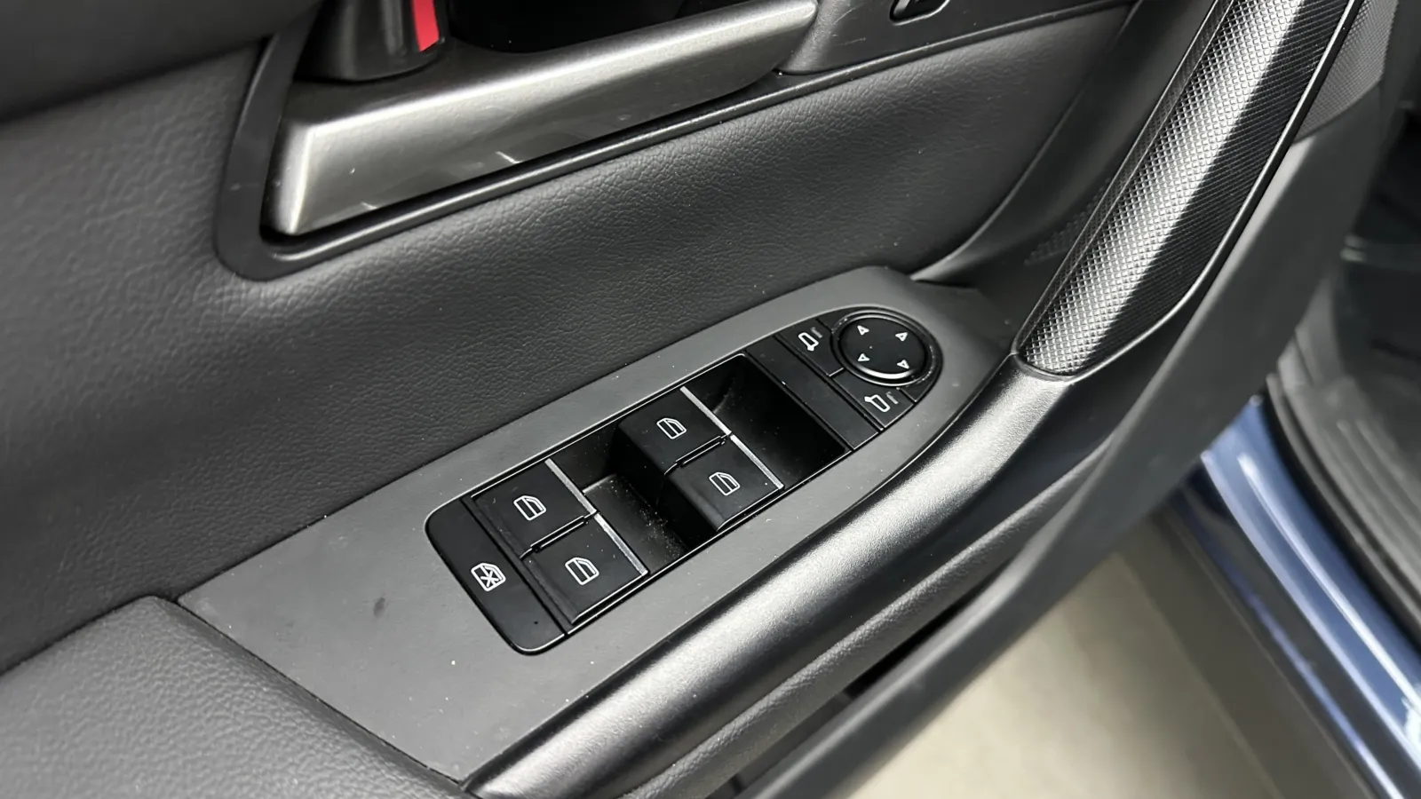 Mazda CX-50 photo 12