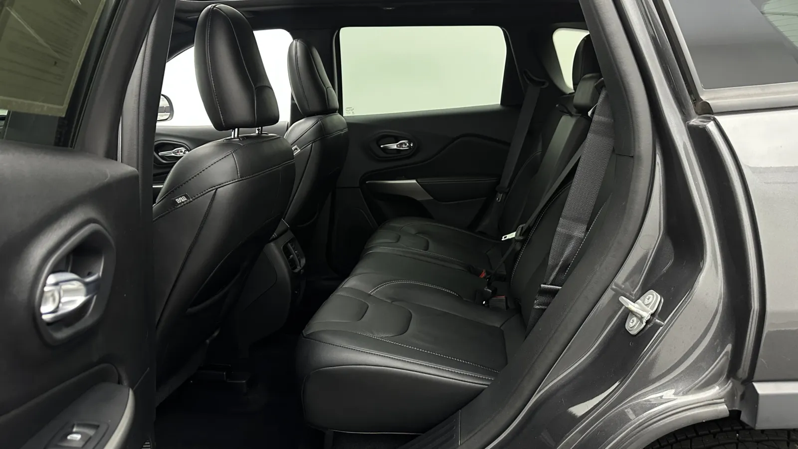 Jeep Cherokee photo 25