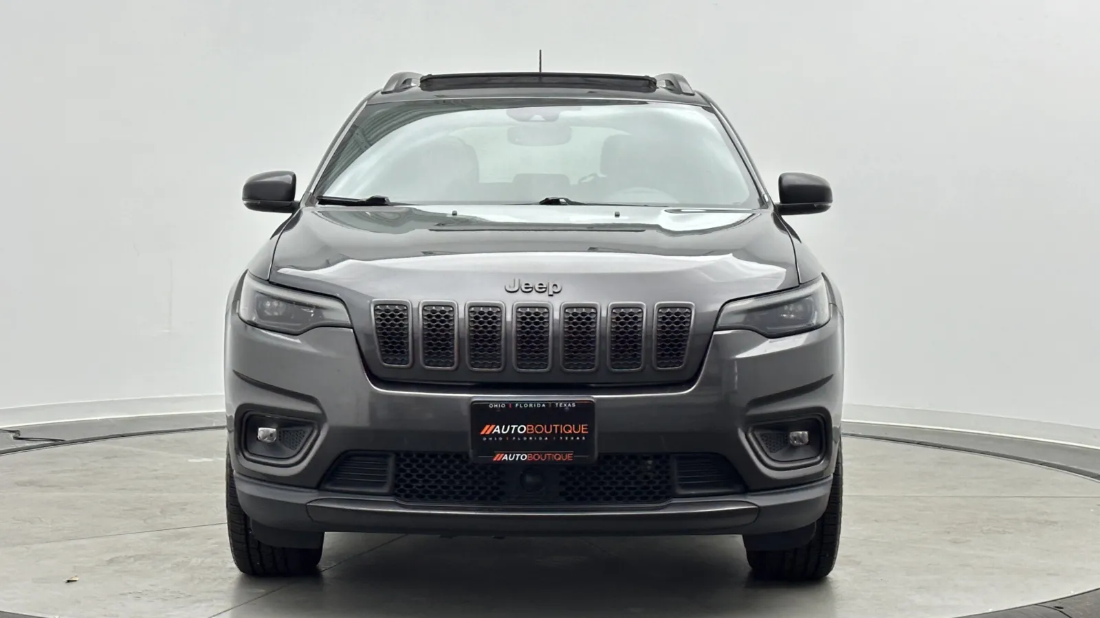 Jeep Cherokee photo 2
