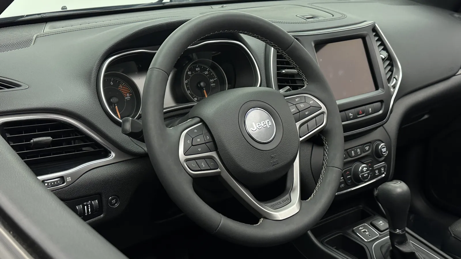 Jeep Cherokee photo 8