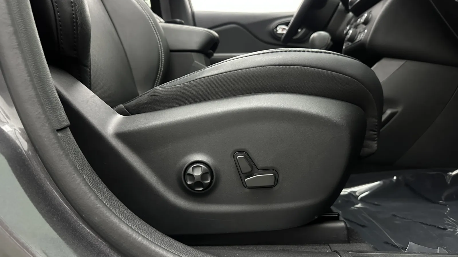 Jeep Cherokee photo 37