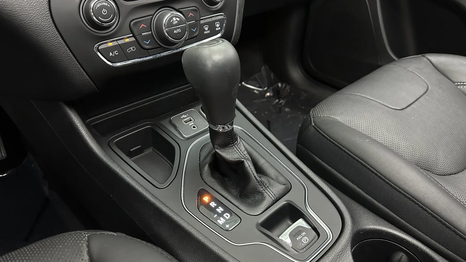 Jeep Cherokee photo 18