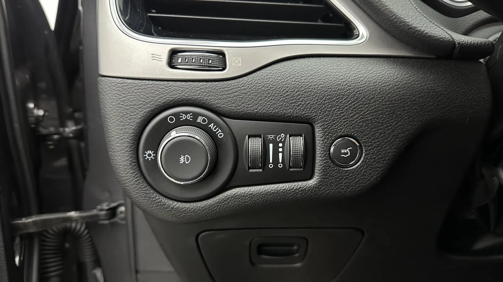 Jeep Cherokee photo 17