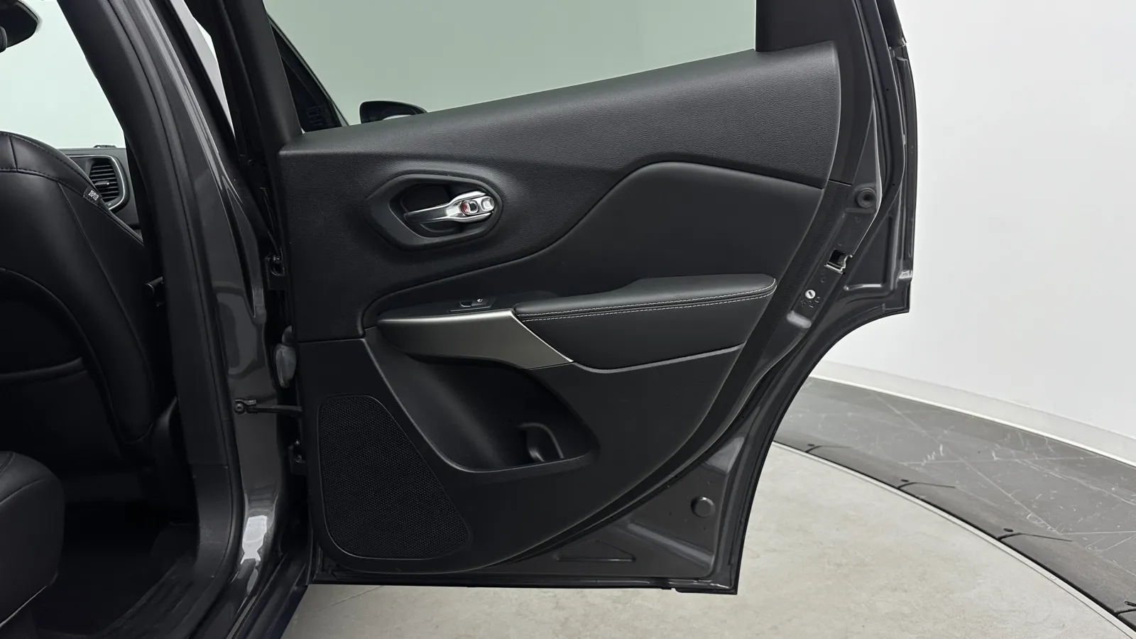 Jeep Cherokee photo 29