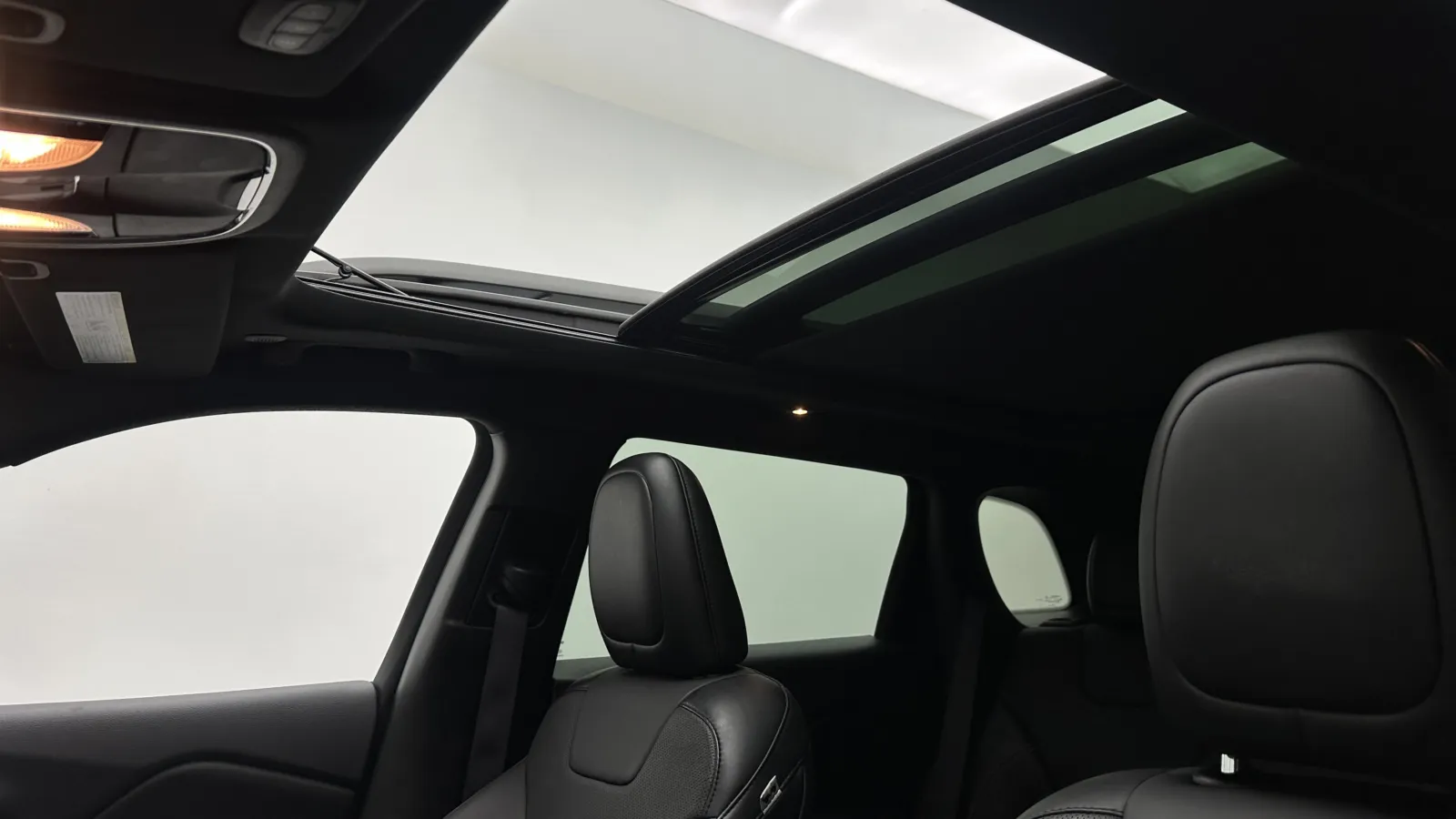 Jeep Cherokee photo 16