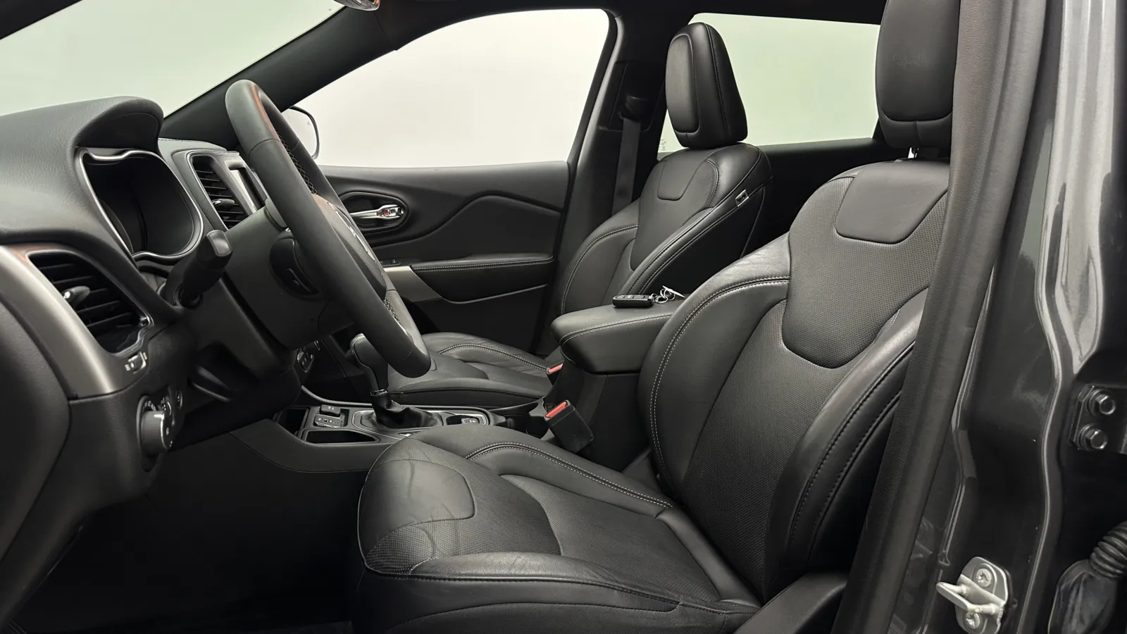 Jeep Cherokee photo 15