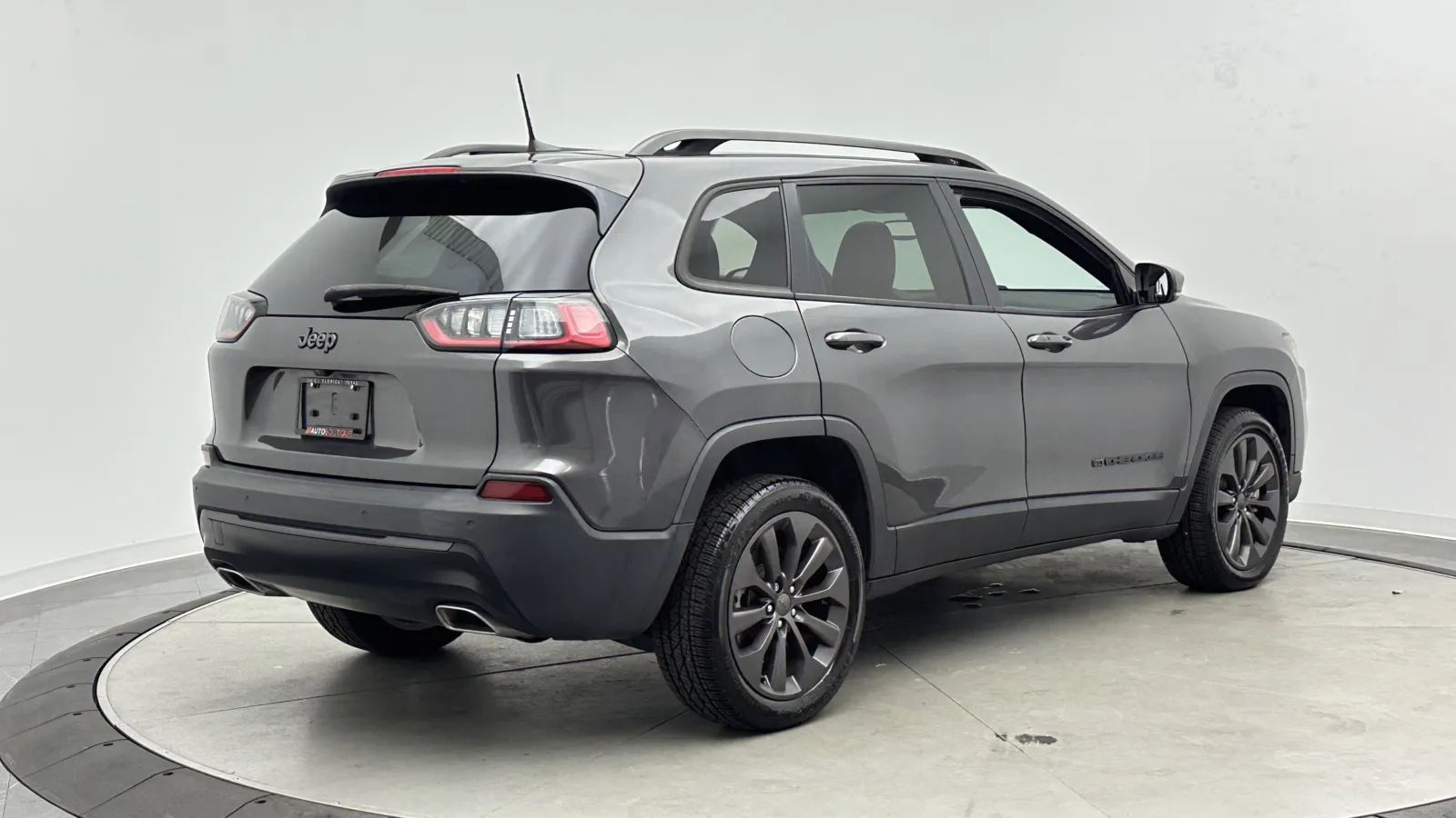 Jeep Cherokee photo 7