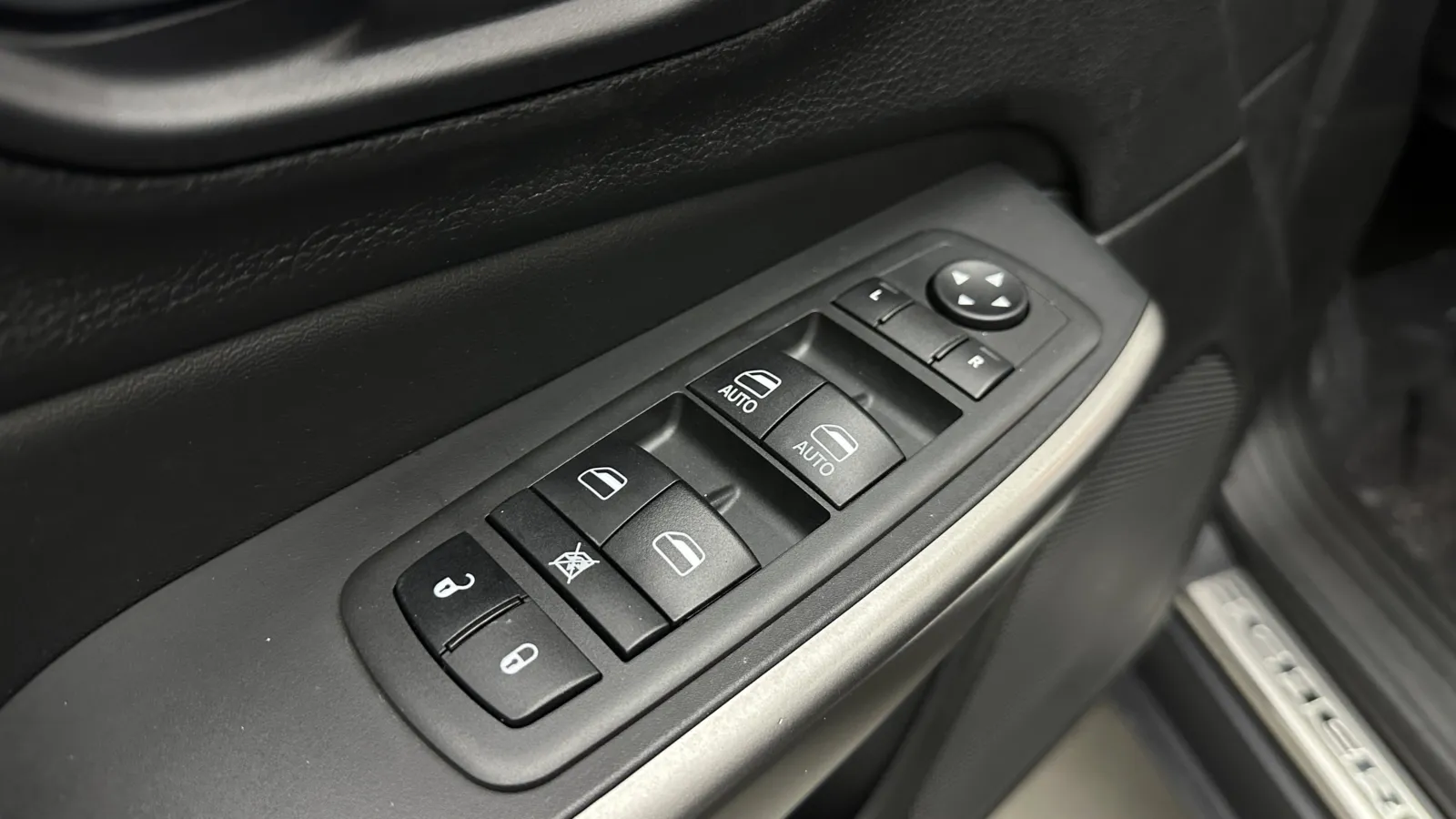 Jeep Cherokee photo 12